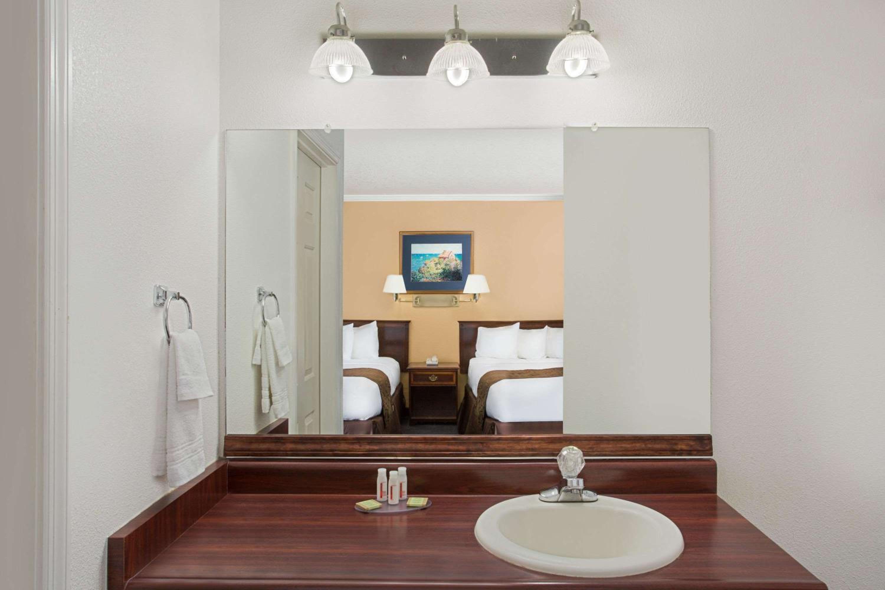 Super 8 by Wyndham Oroville - Property Image 24