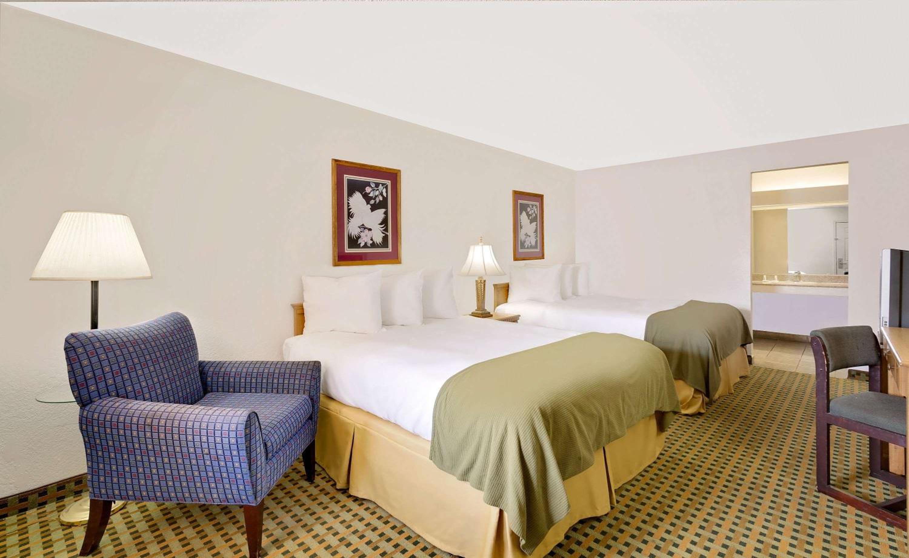 Kingman Vacations - Silver Queen Inn - Property Image 6