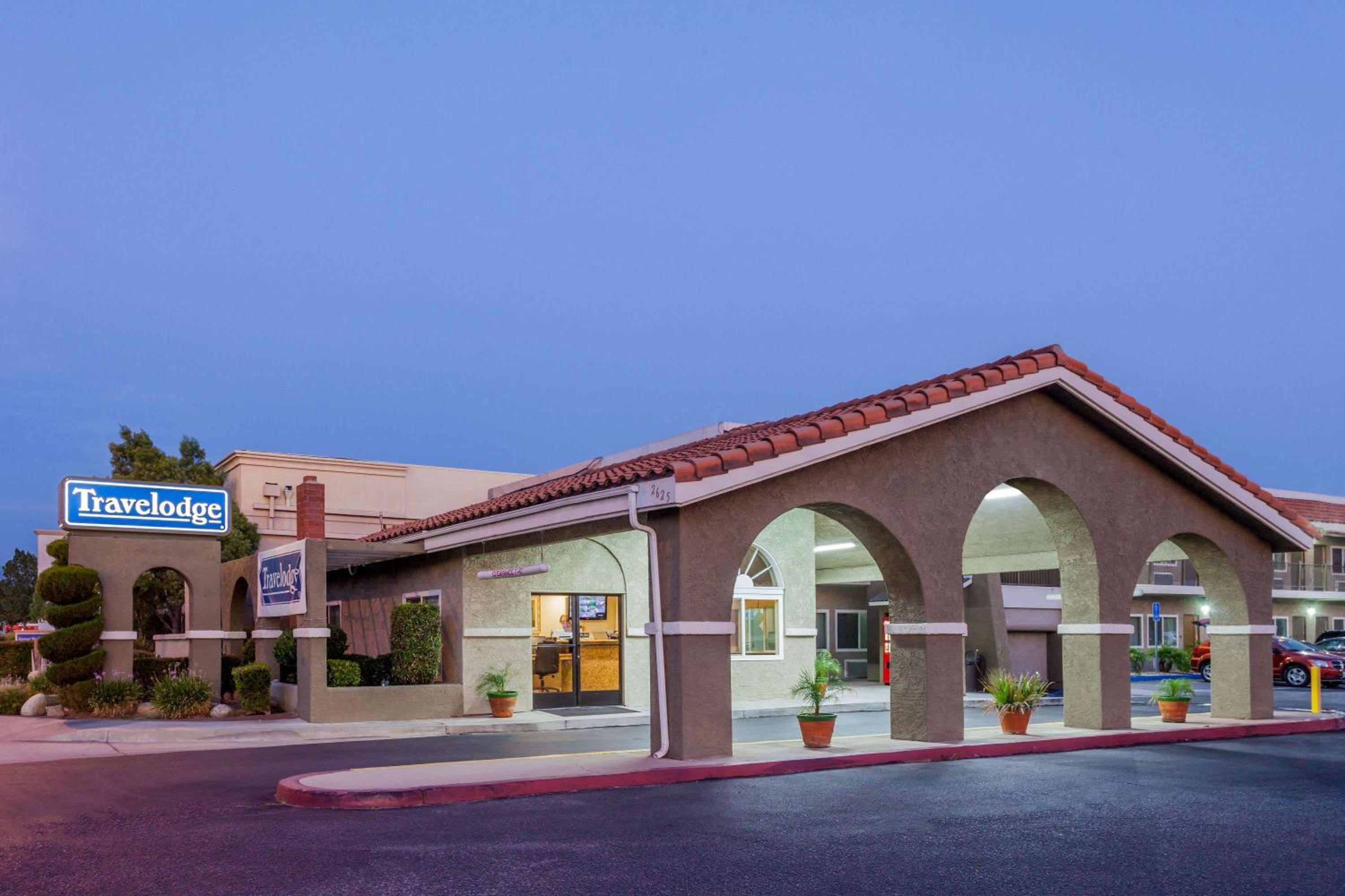 Hemet Vacations - Travelodge by Wyndham Hemet CA - Property Image 1