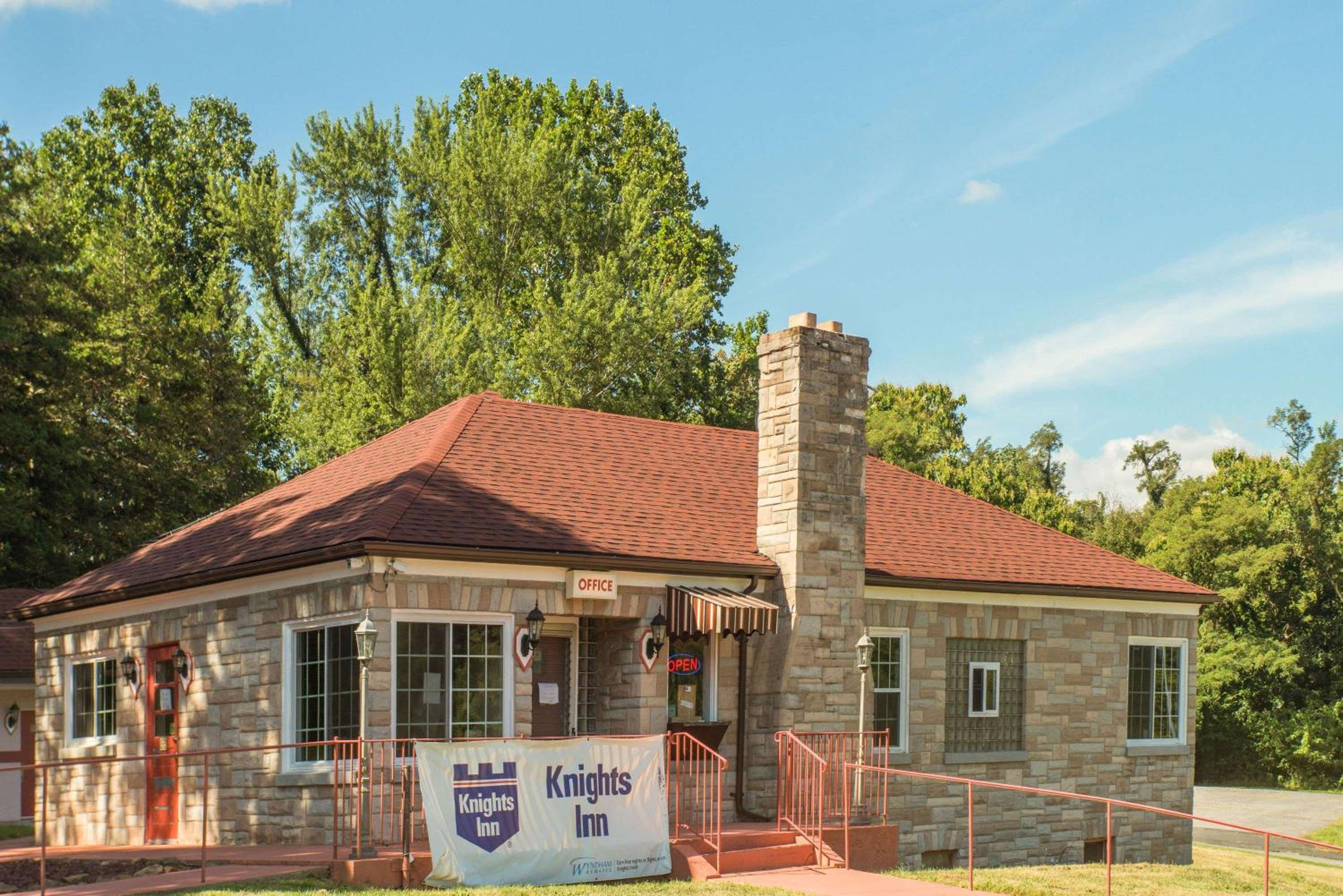 Knoxville Vacations - The Hillside Hotel - Property Image 4
