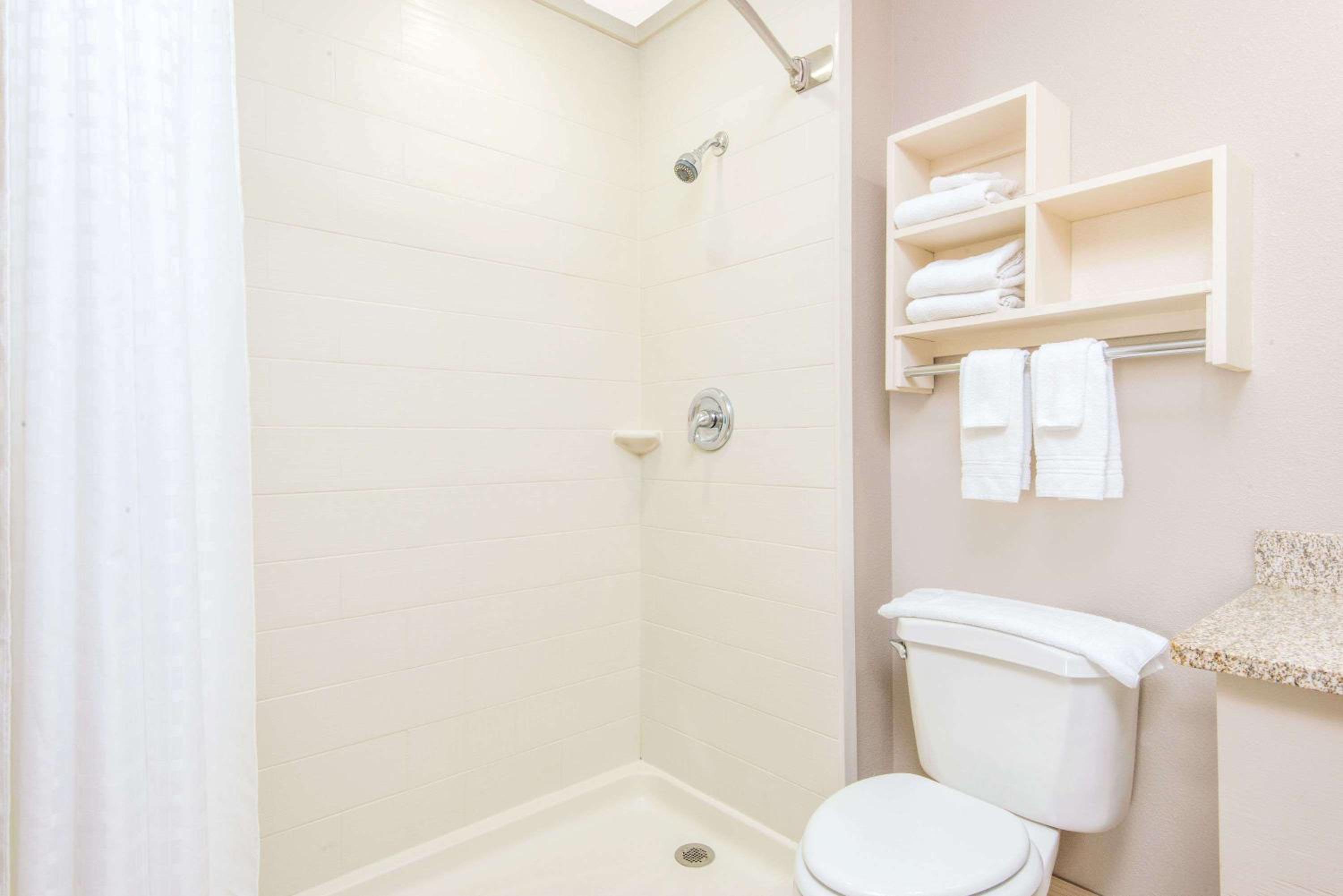 Super 8 by Wyndham Wichita South, Photo 21