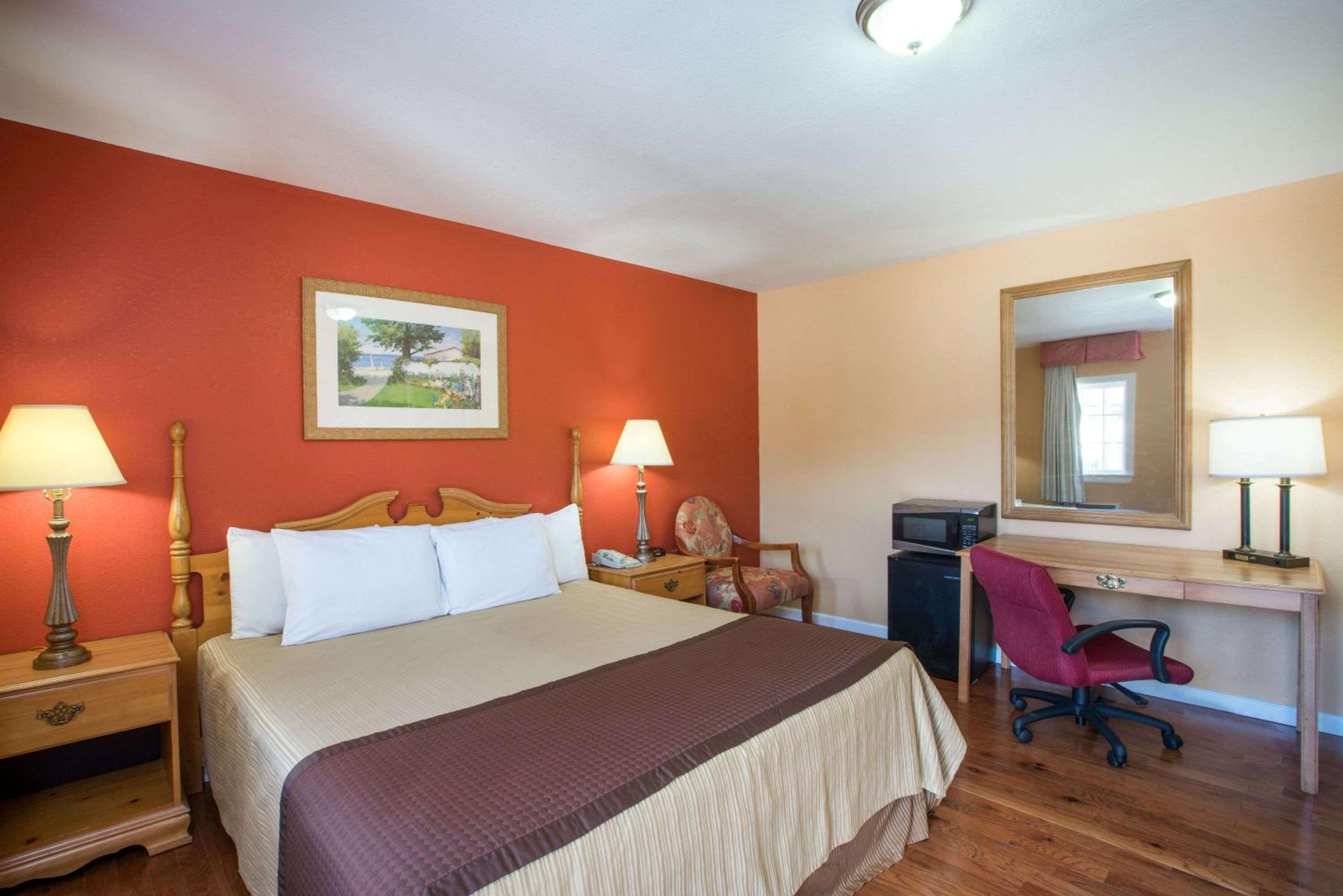 Knoxville Vacations - The Hillside Hotel - Property Image 7