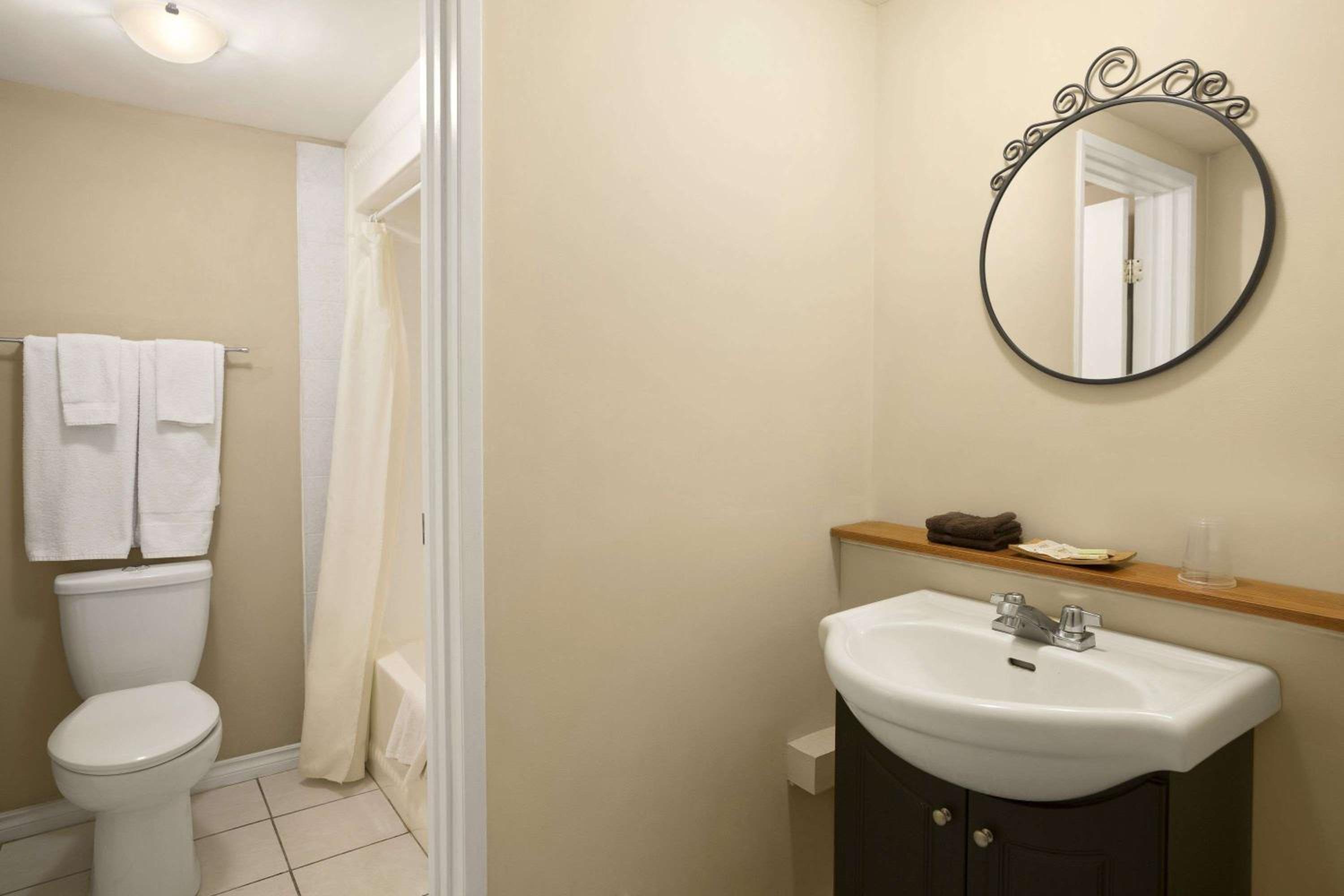 Nice Inn Edmonton