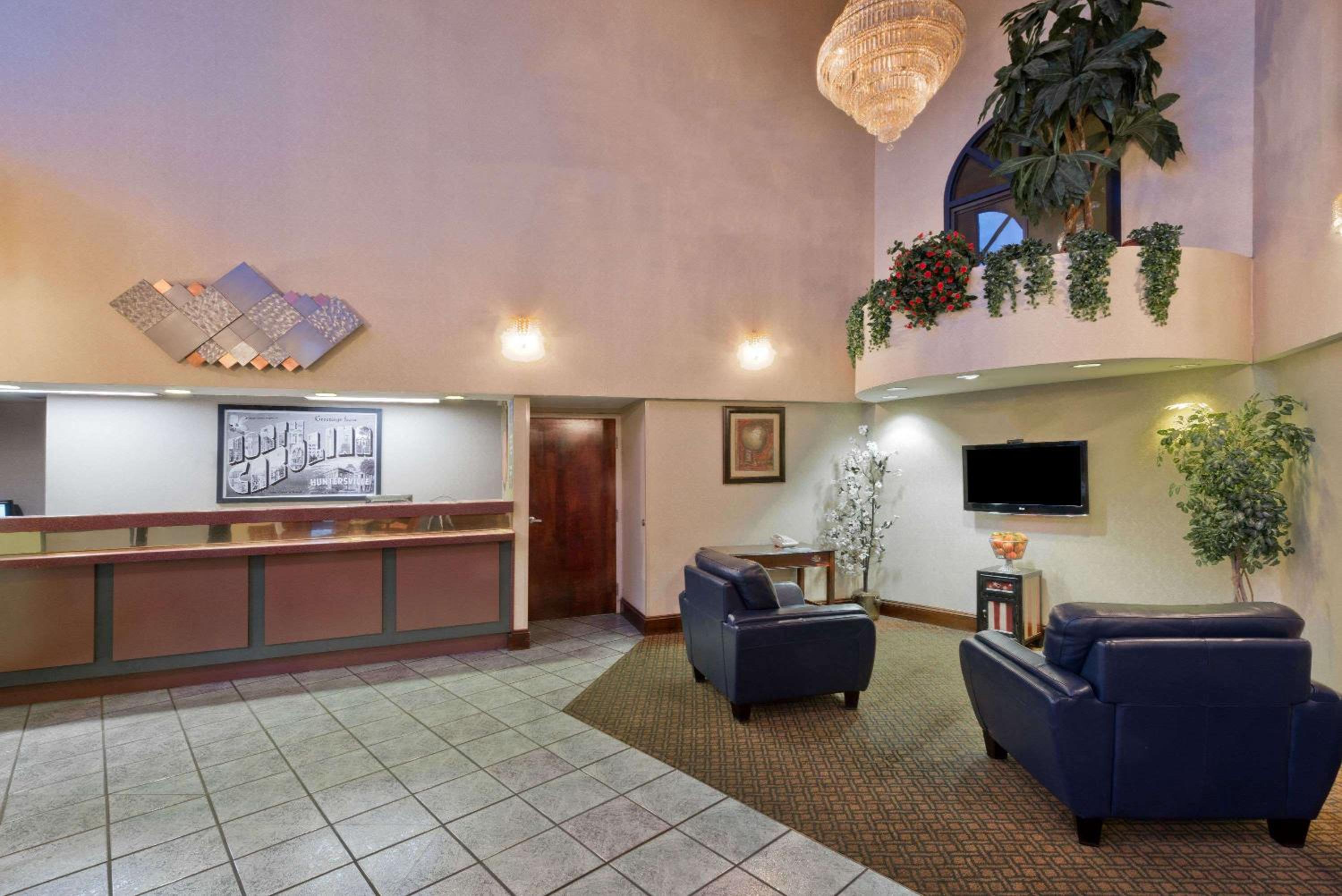 Super 8 by Wyndham Huntersville/Charlotte Area view 3