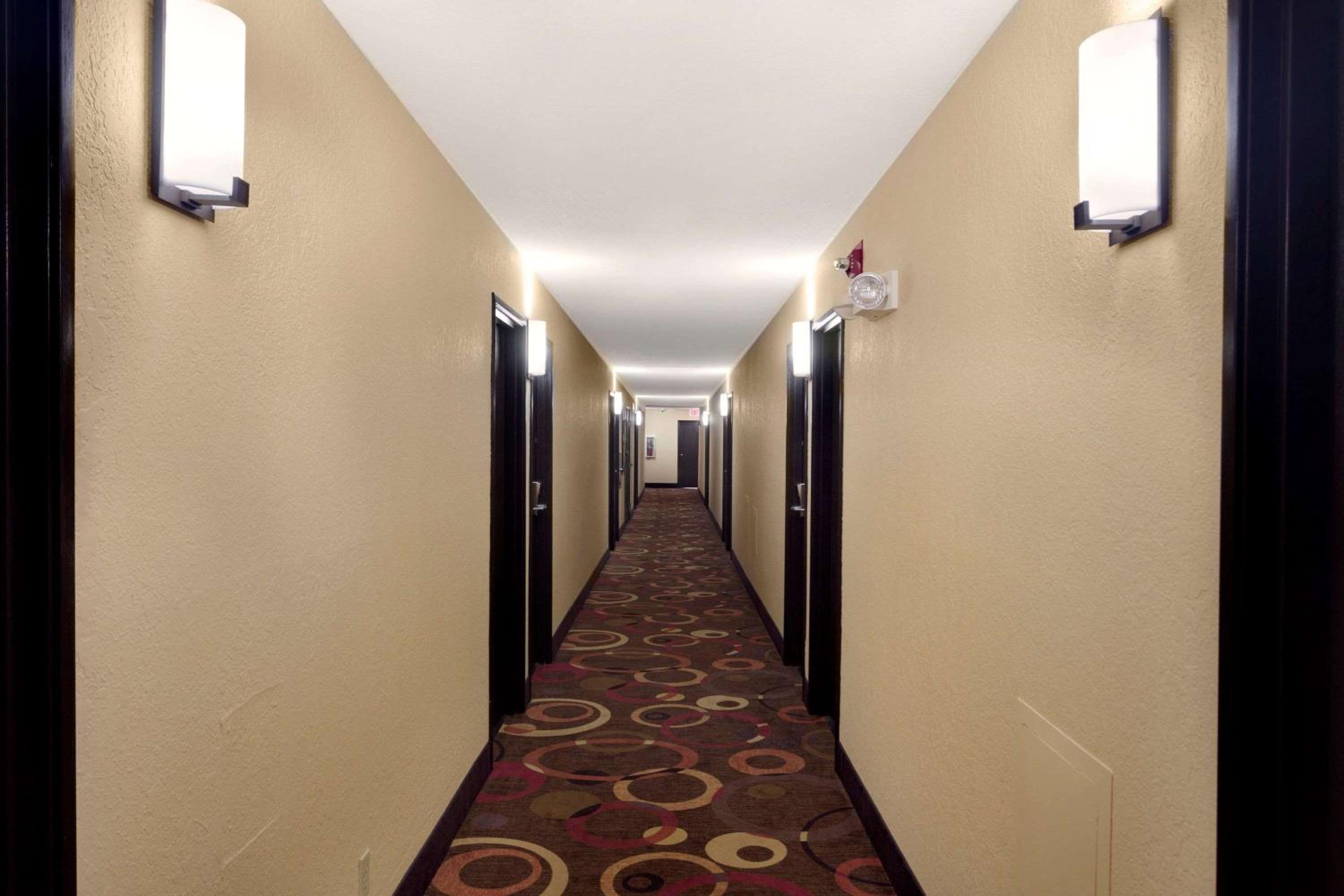 Super 8 by Wyndham Joplin view 4