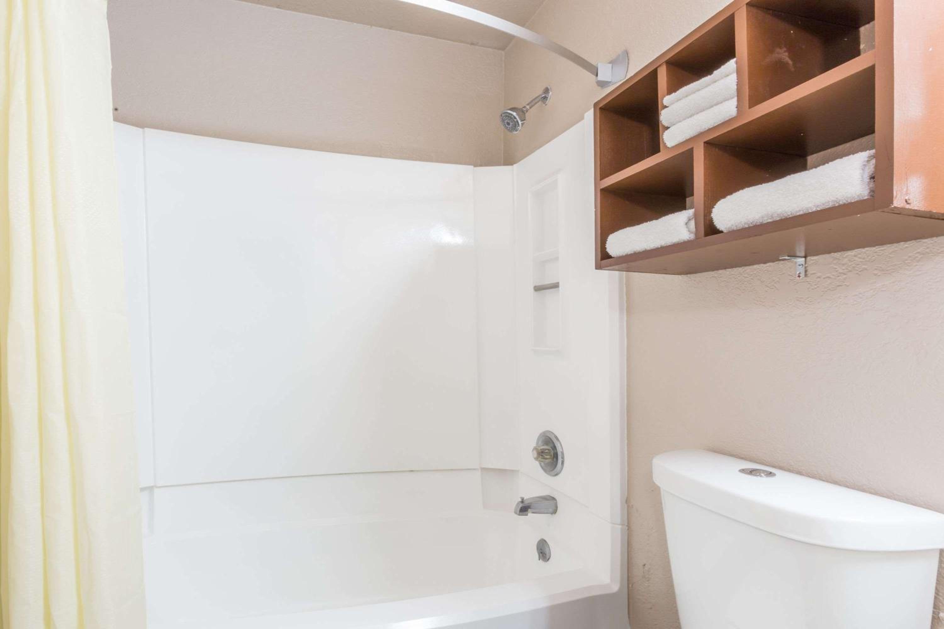 Willows Vacations - Super 8 by Wyndham Willows - Property Image 23