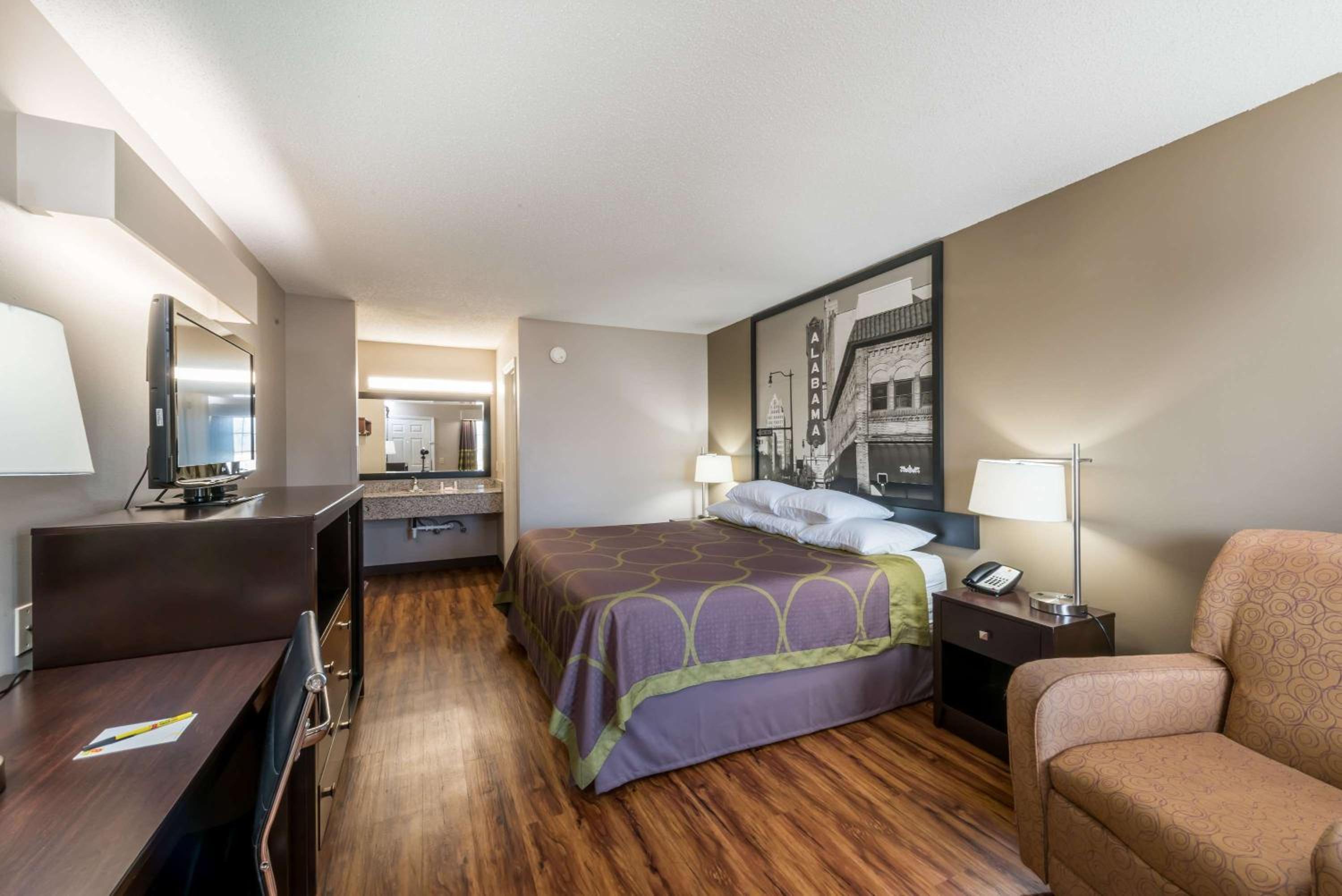 Super 8 by Wyndham Alexander City - Property Image 10