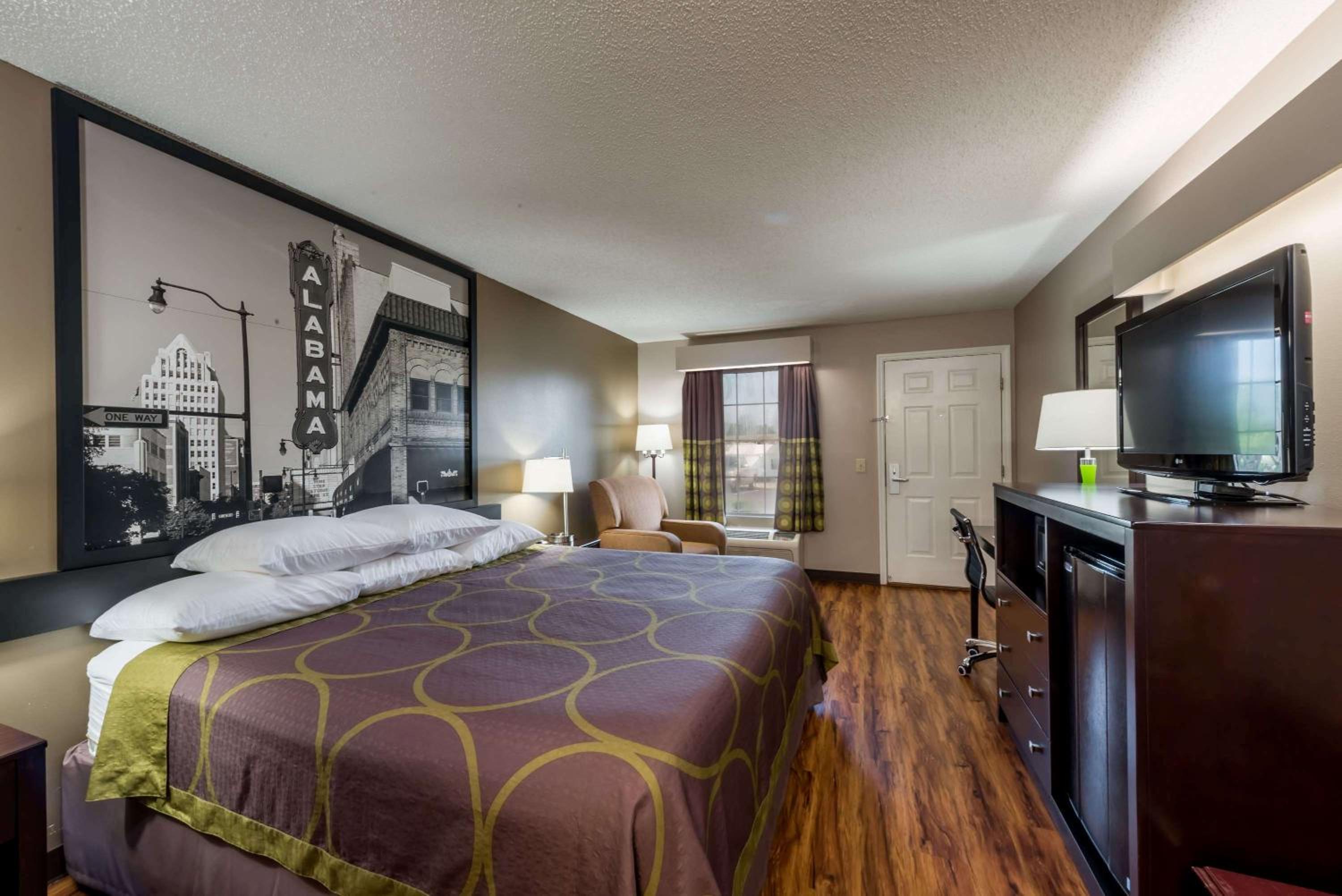 Super 8 by Wyndham Alexander City - Property Image 1
