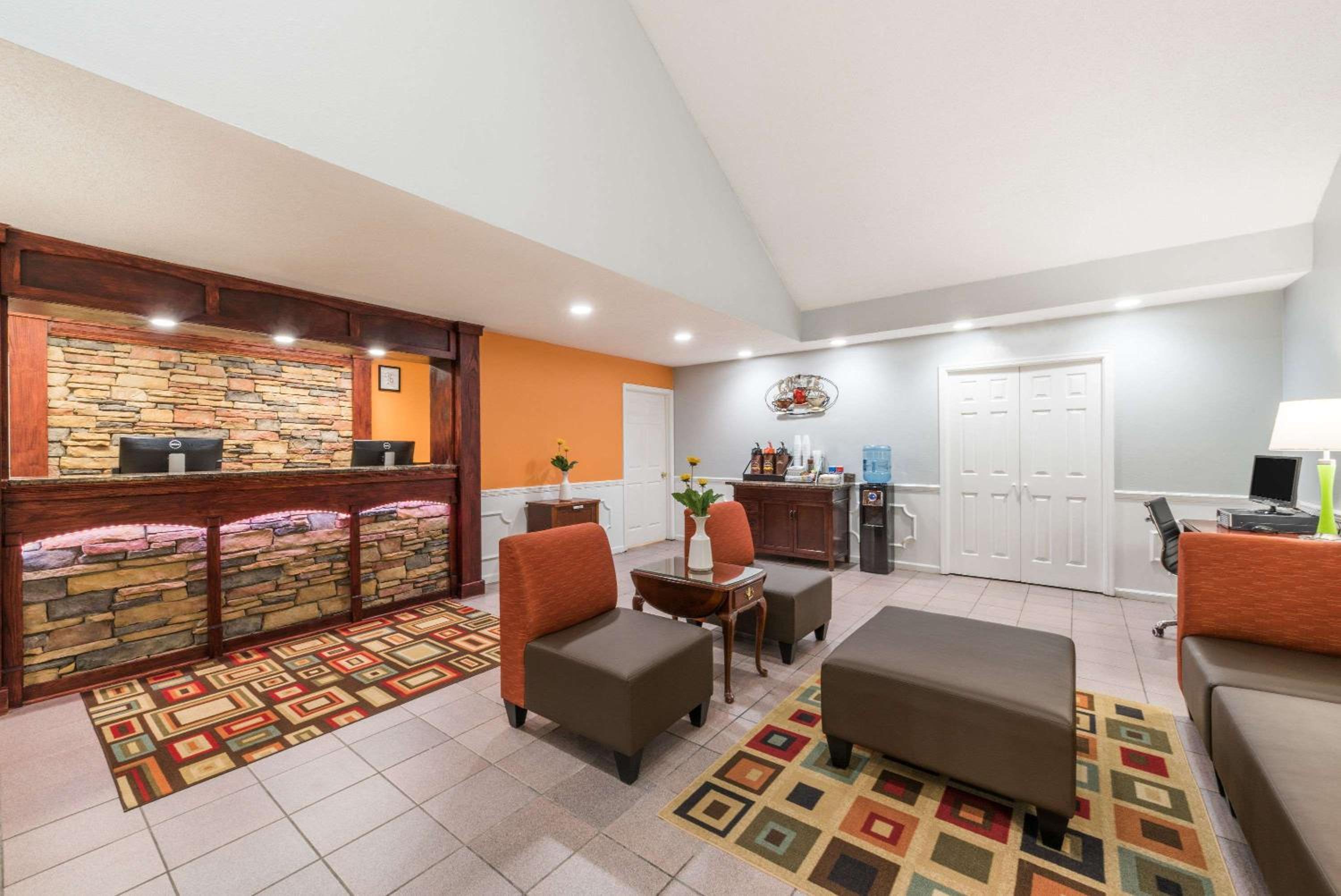 Super 8 by Wyndham Alexander City - Property Image 4