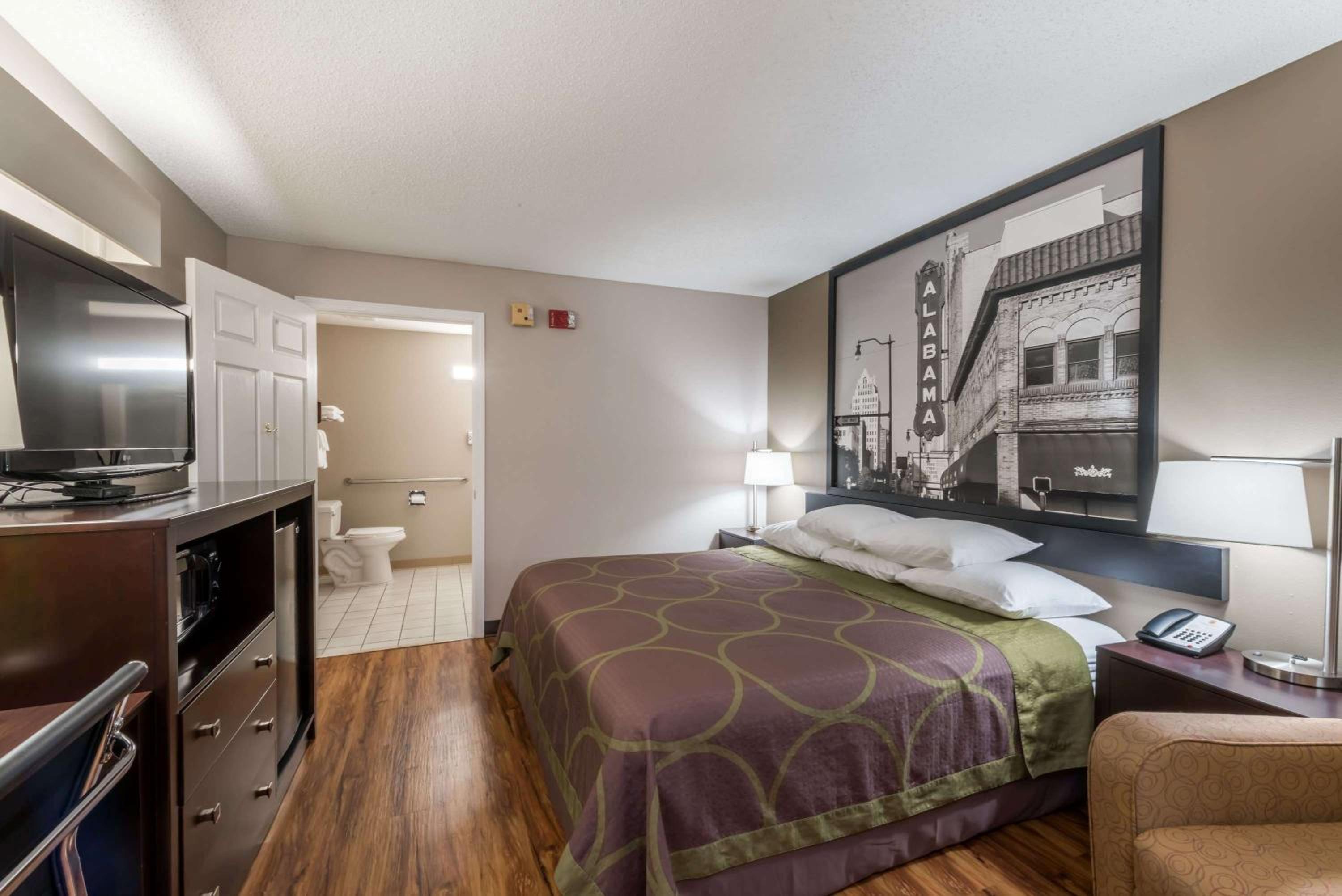 Super 8 by Wyndham Alexander City - Property Image 16