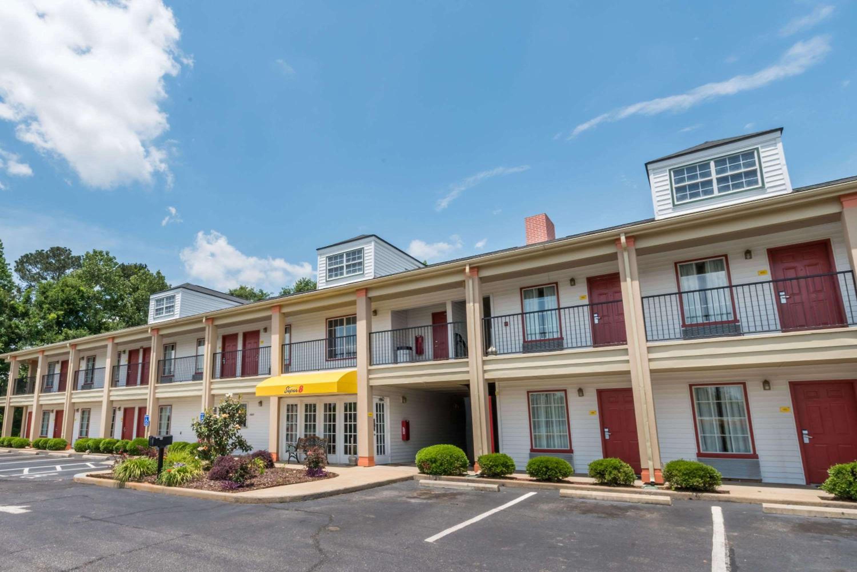 Super 8 by Wyndham Alexander City - Property Image 35
