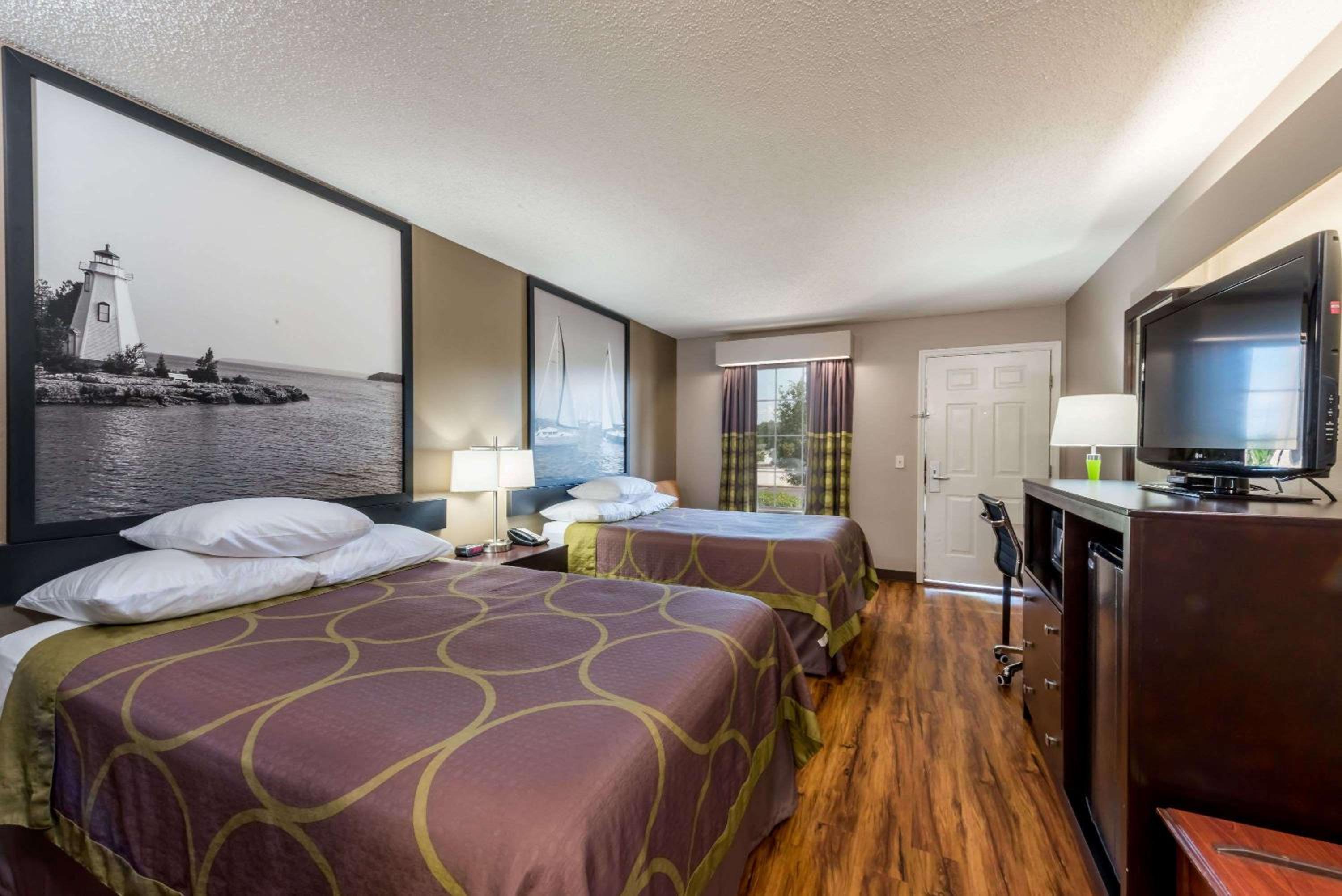 Super 8 by Wyndham Alexander City - Property Image 17