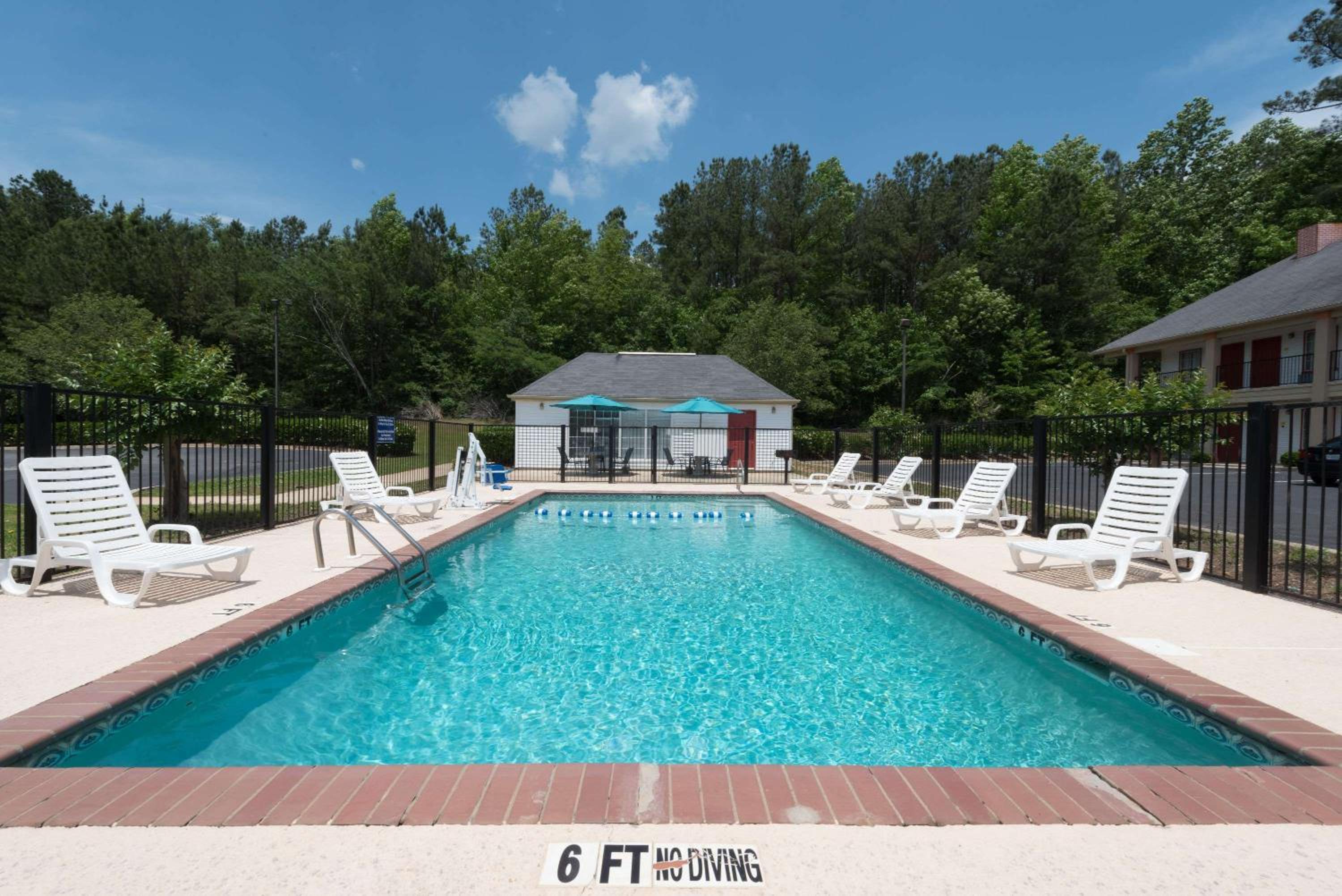 Super 8 by Wyndham Alexander City - Property Image 7