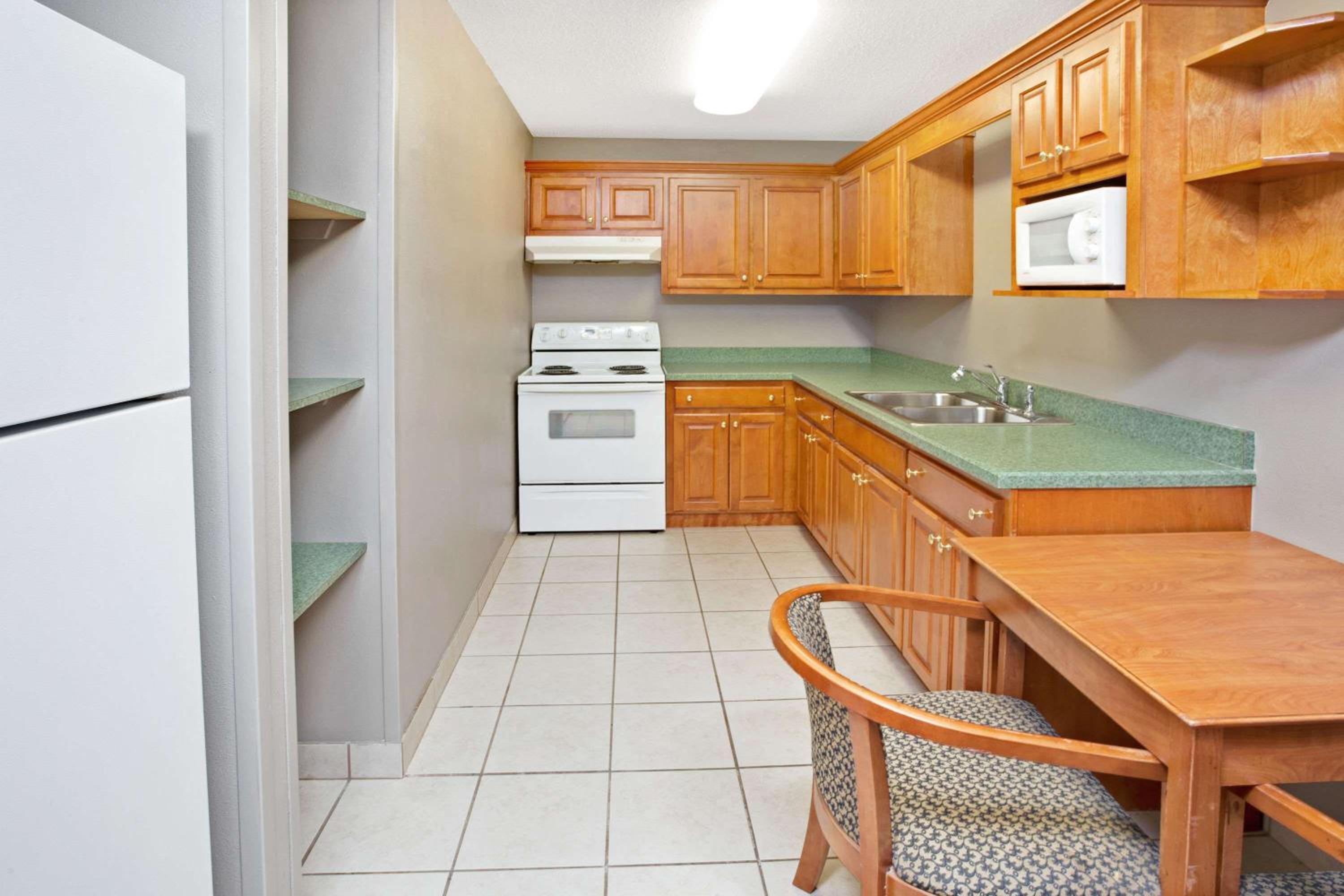 Super 8 by Wyndham South Bend view 4