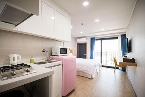 W Ocean Pension