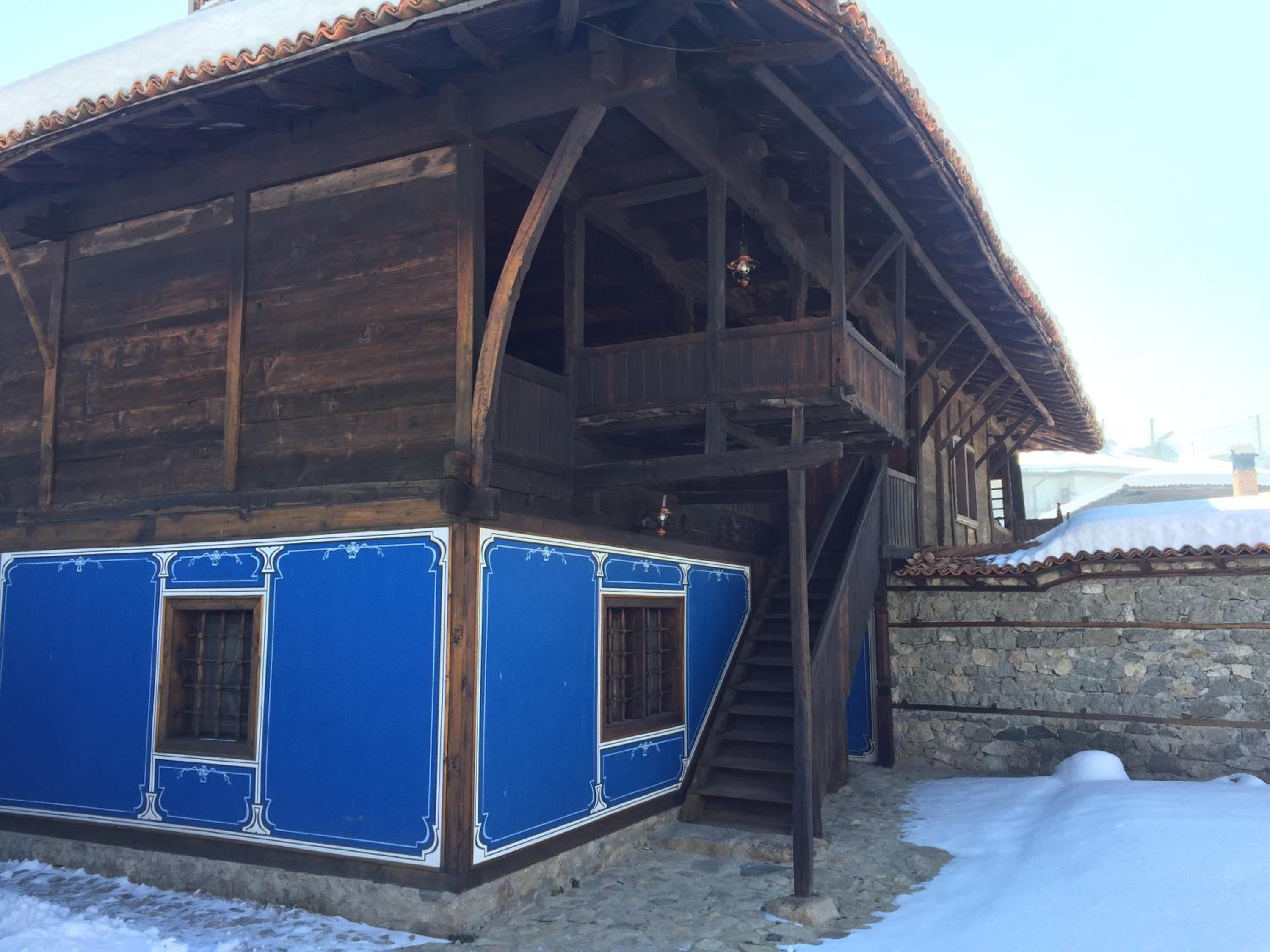 ЧОЛАКОВАТА КЪЩА