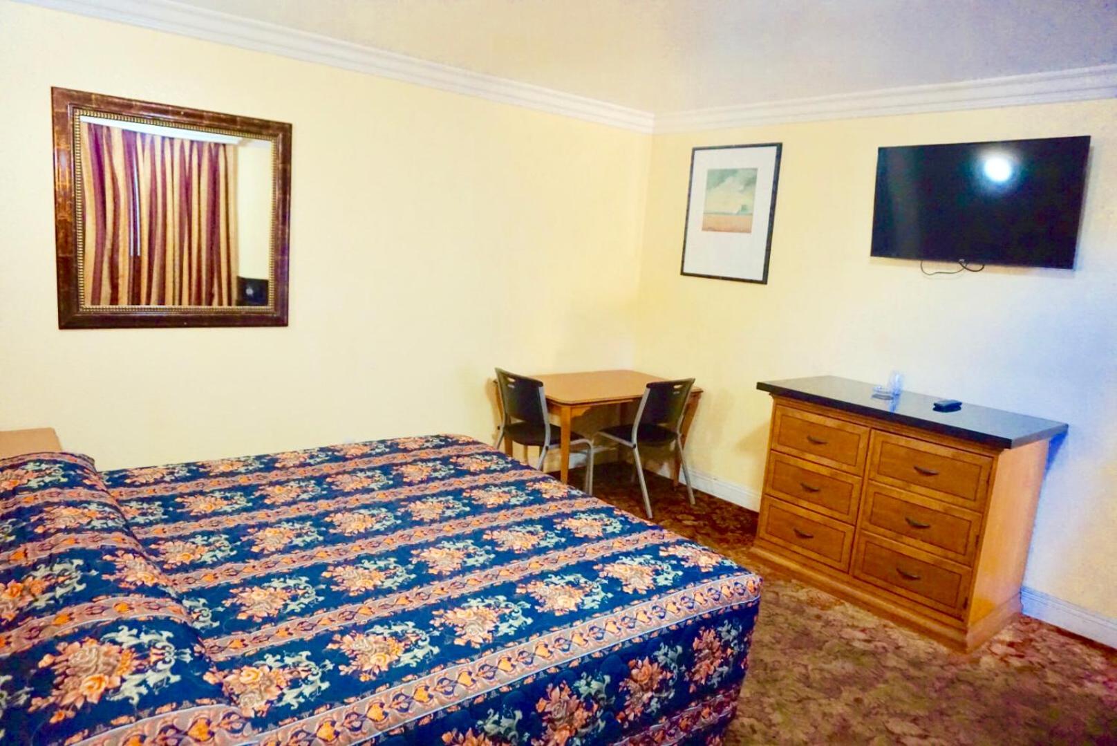 Satellite Motel, Los Angeles - LAX view 2