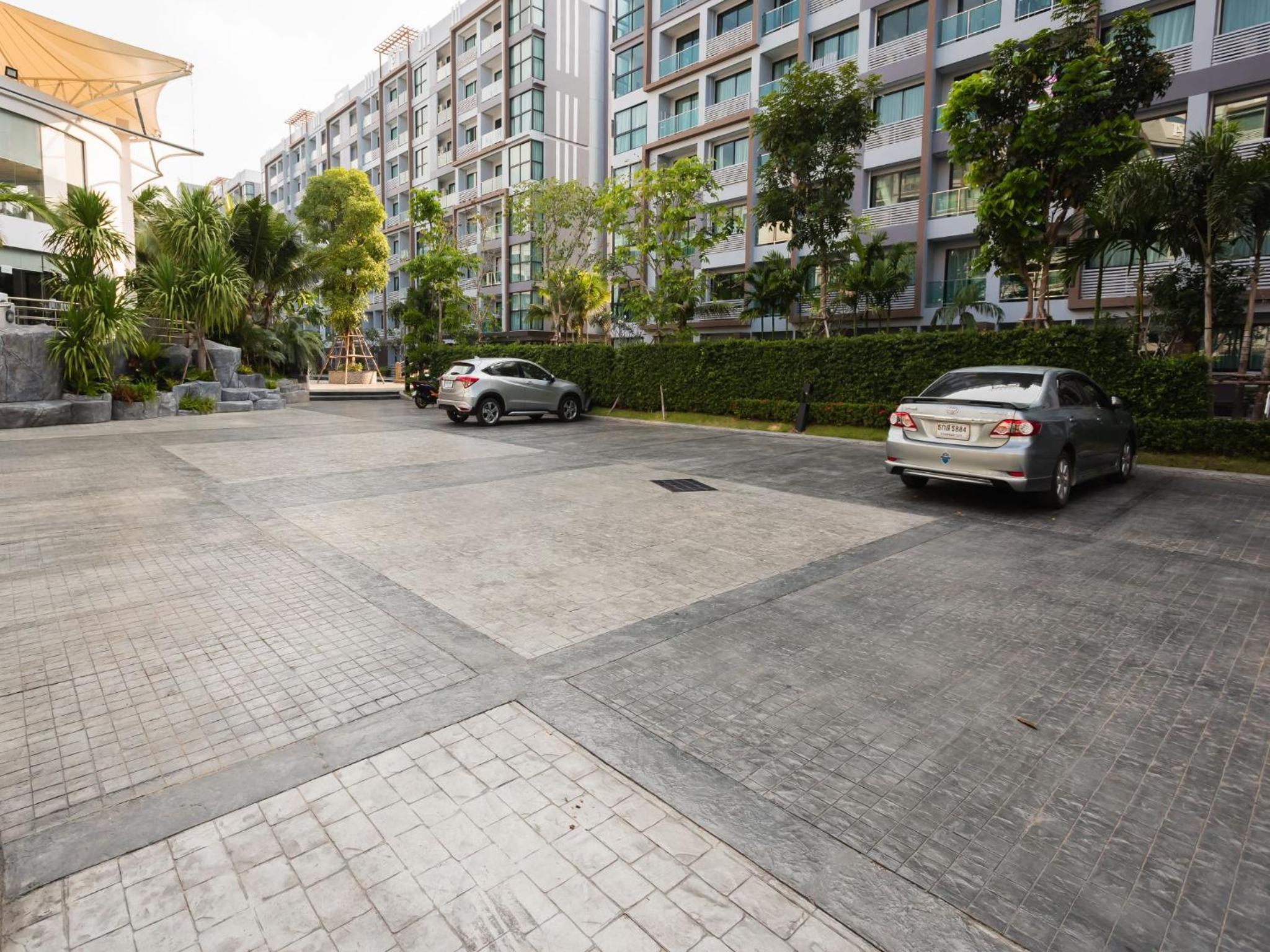 Dusit Grand Park