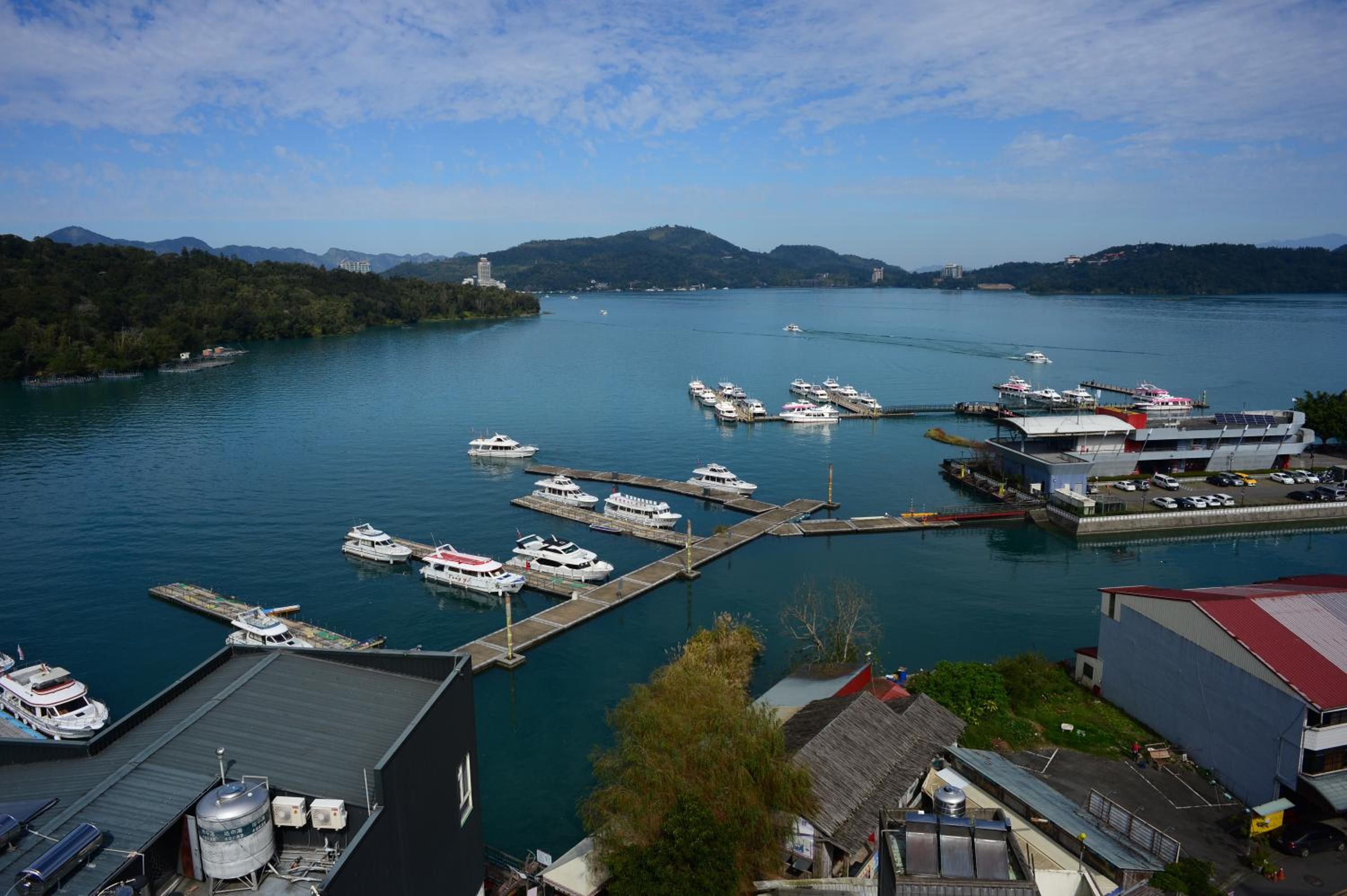 Yi Da Lakeside Hotel