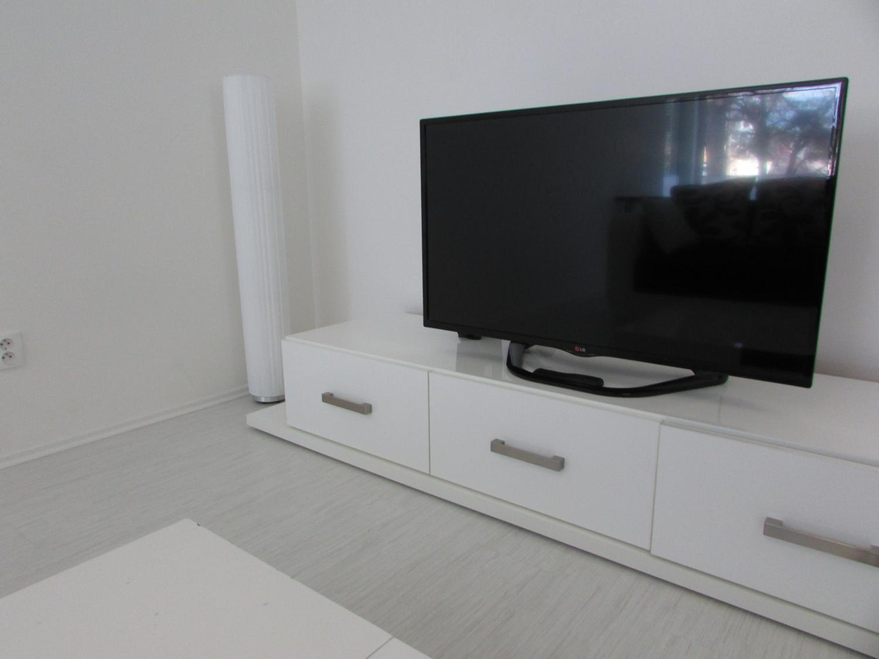 Beautiful city center Apartment with private parking view 5