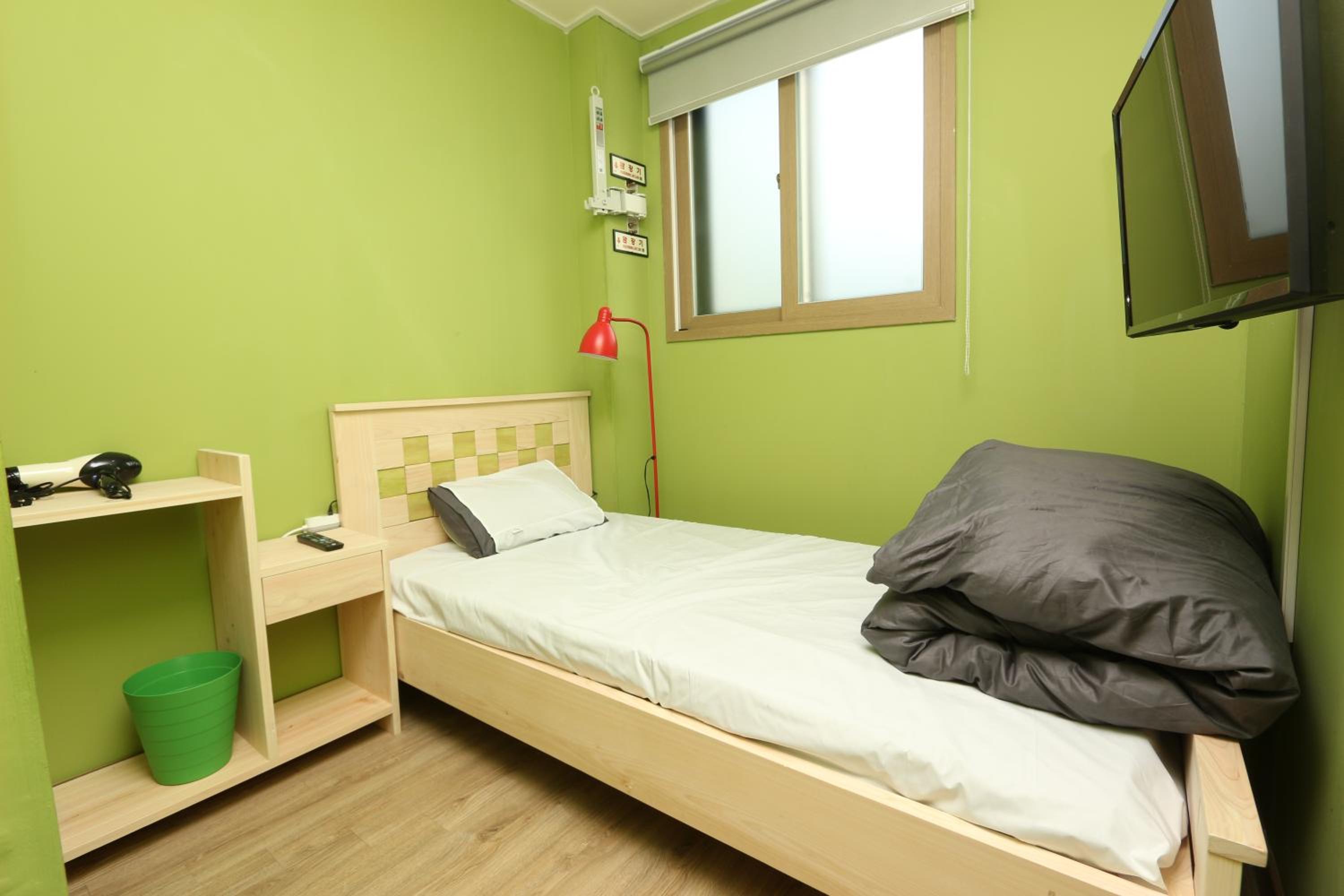 Midtown Hostel 229