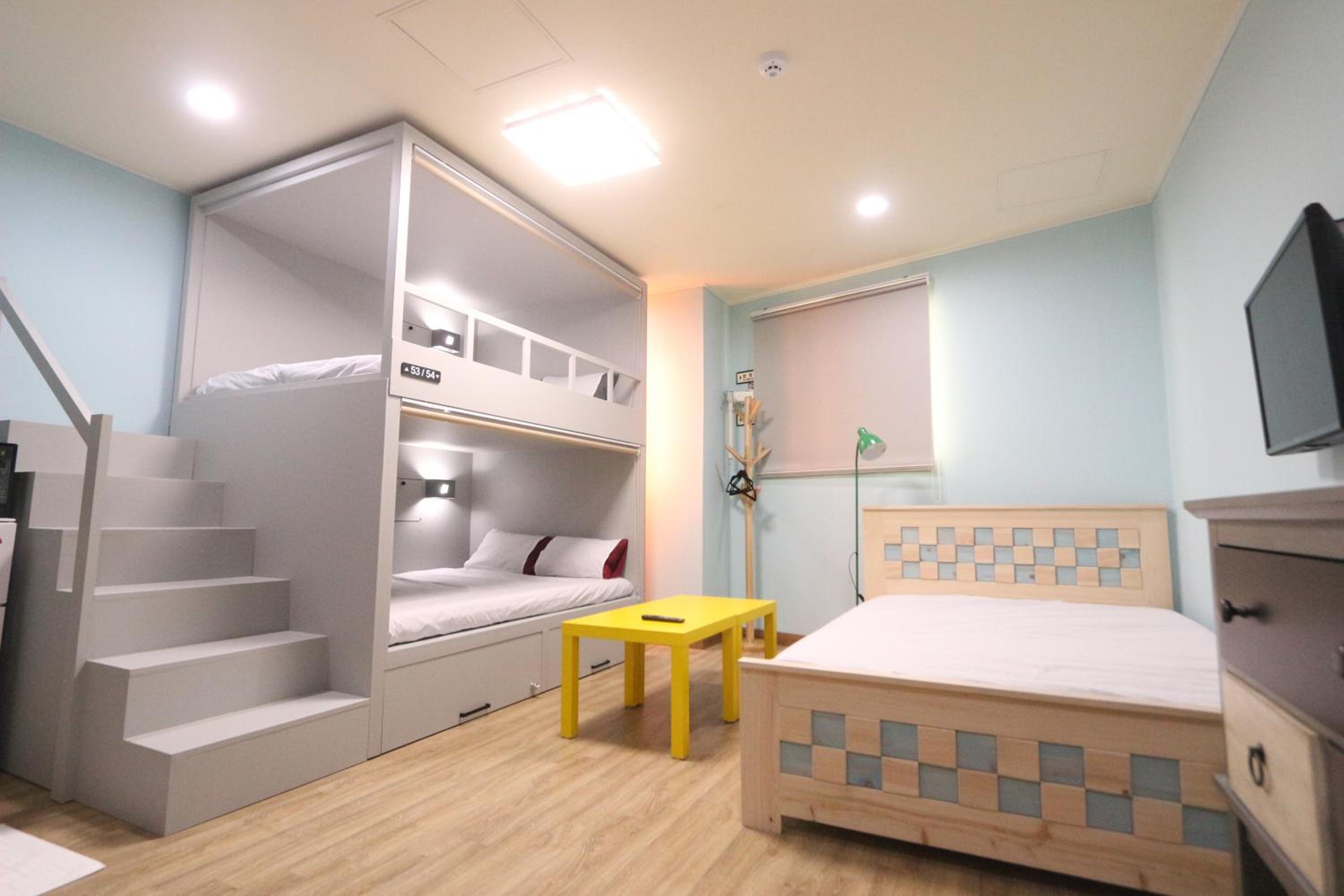 Midtown Hostel 128