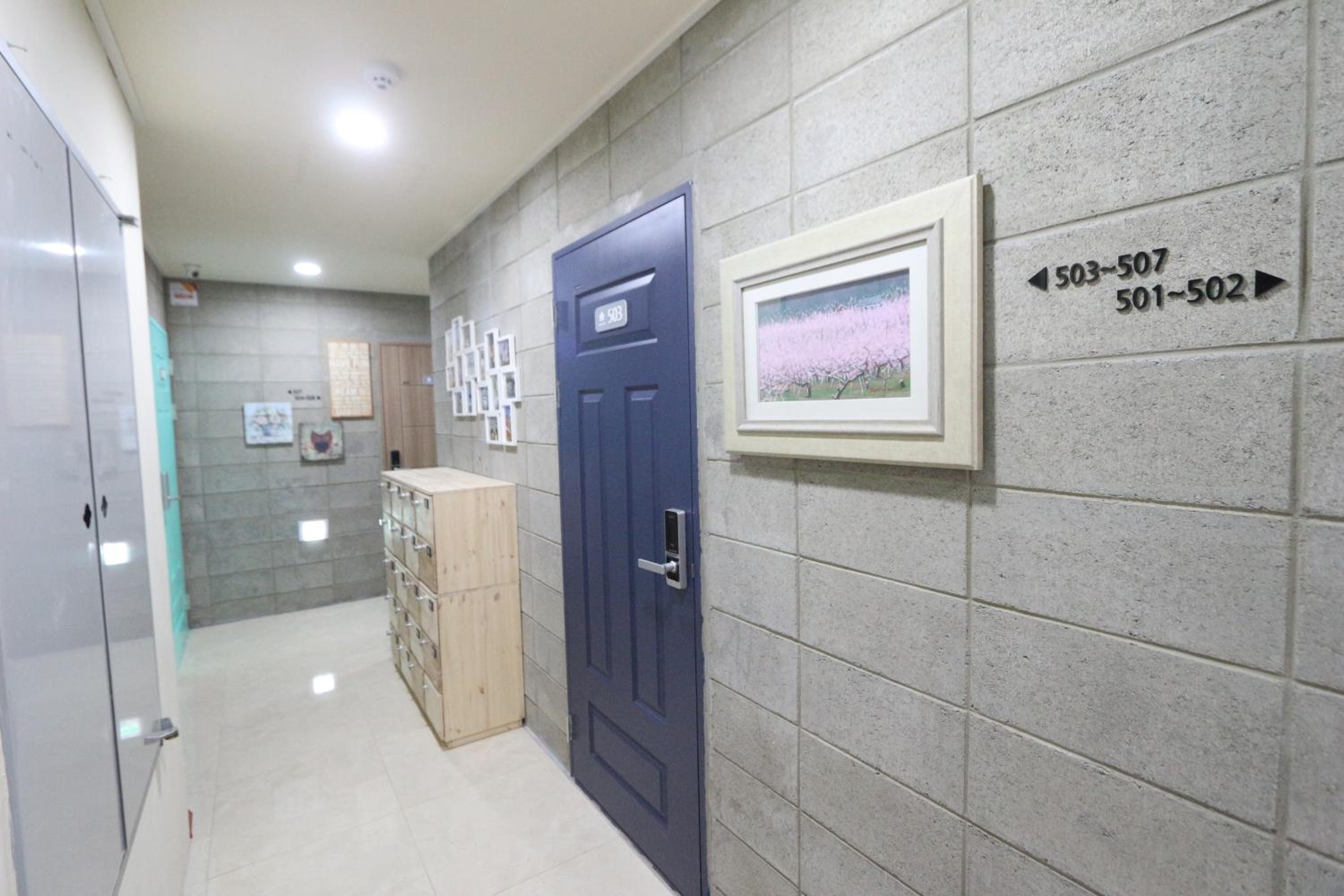 Midtown Hostel 107