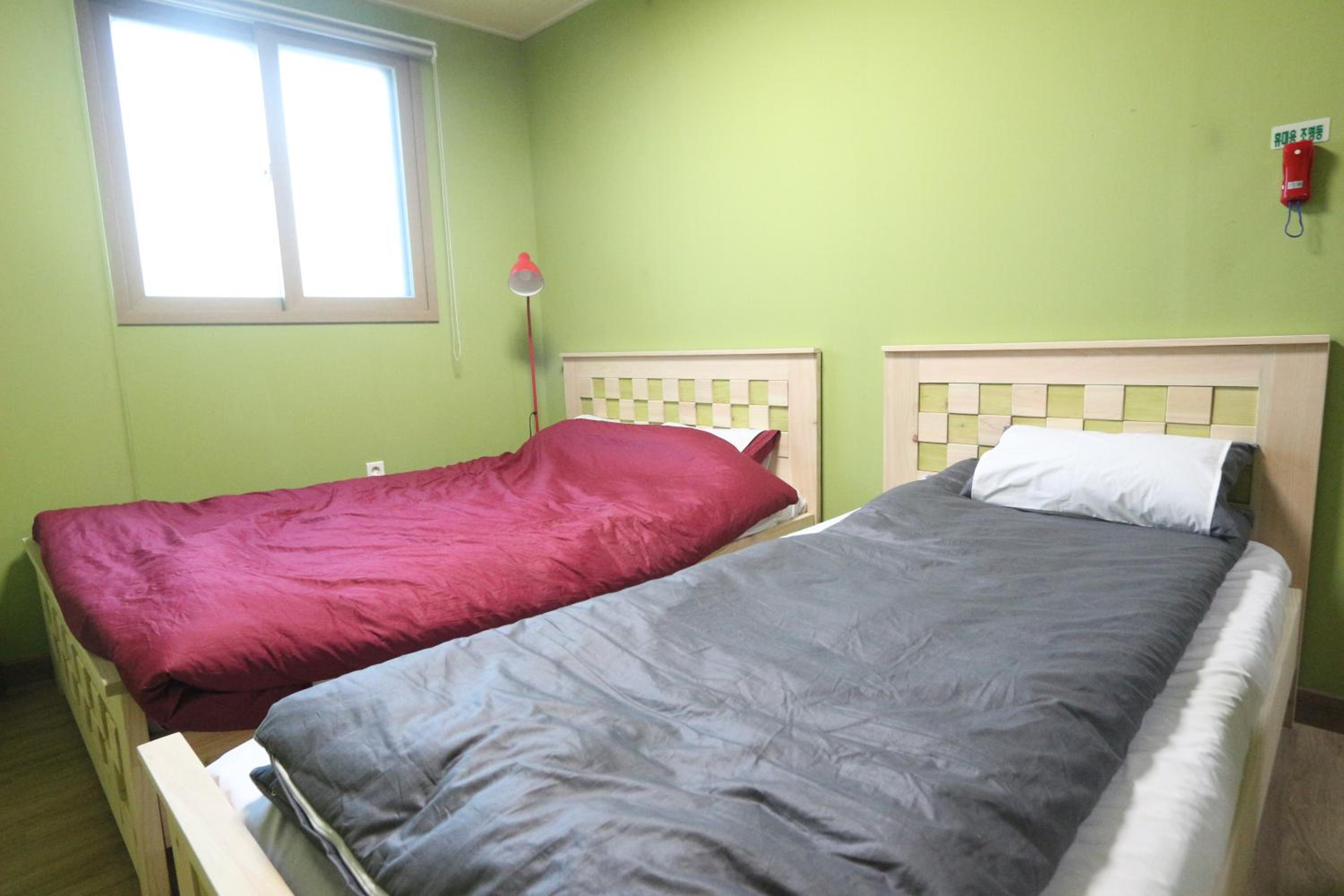 Midtown Hostel 103
