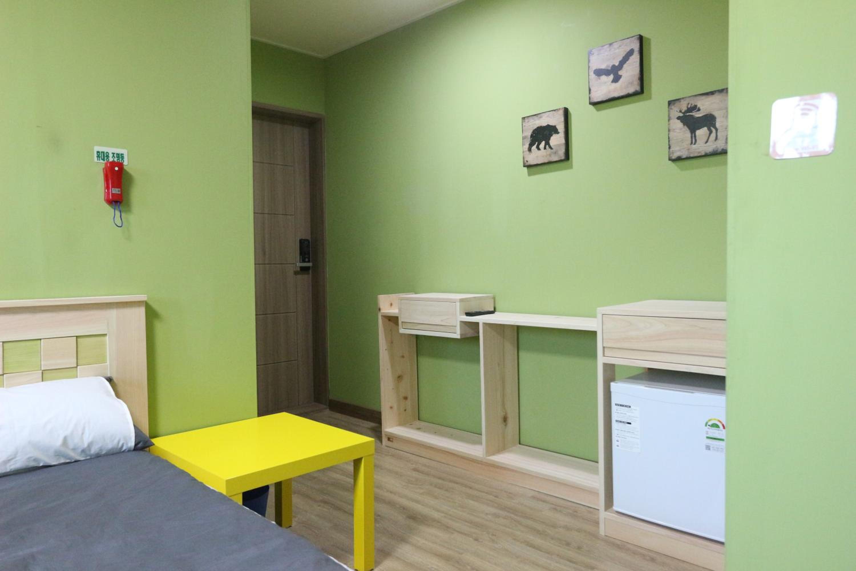 Midtown Hostel 100