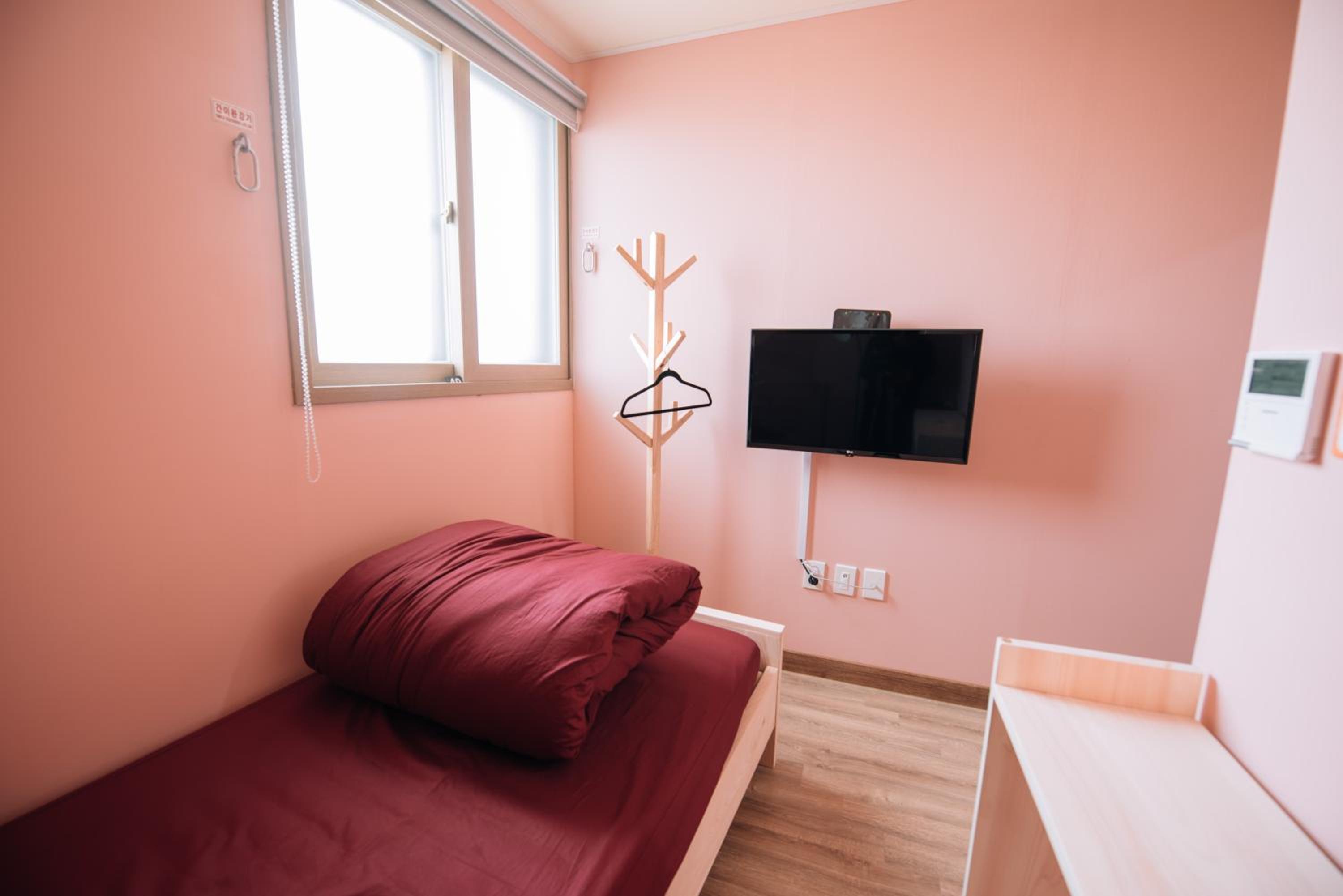 Midtown Hostel 90