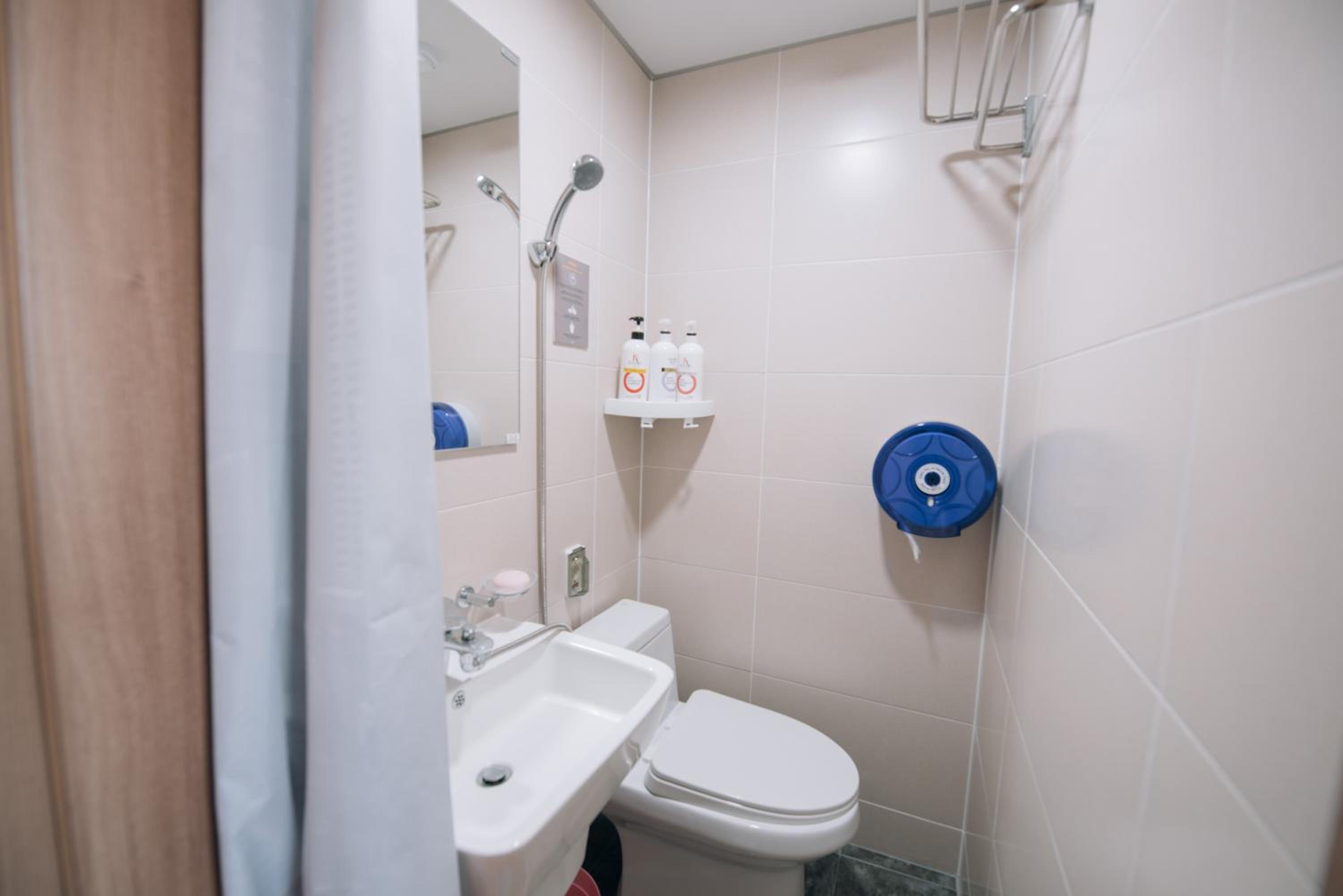 Midtown Hostel 243