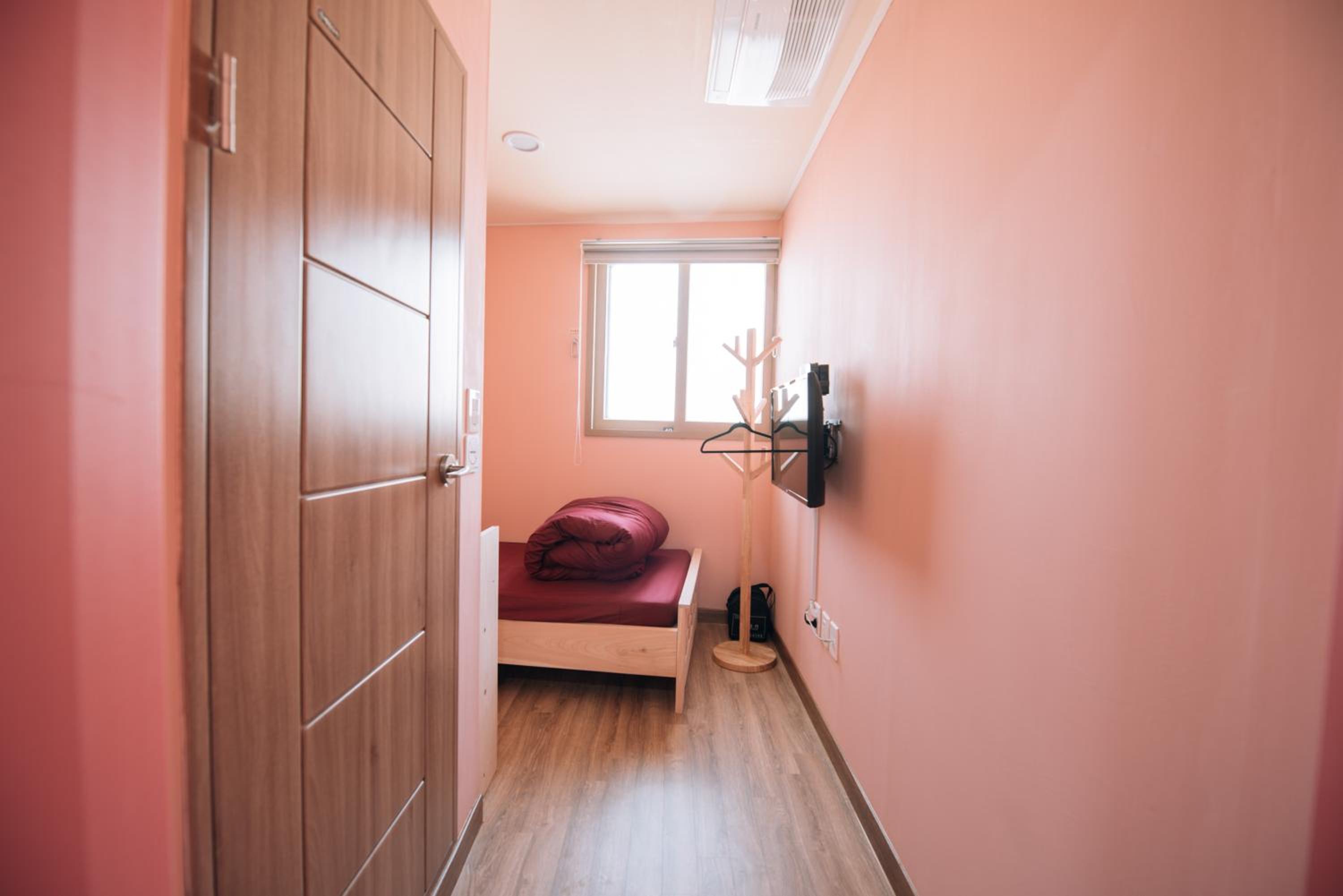 Midtown Hostel 242