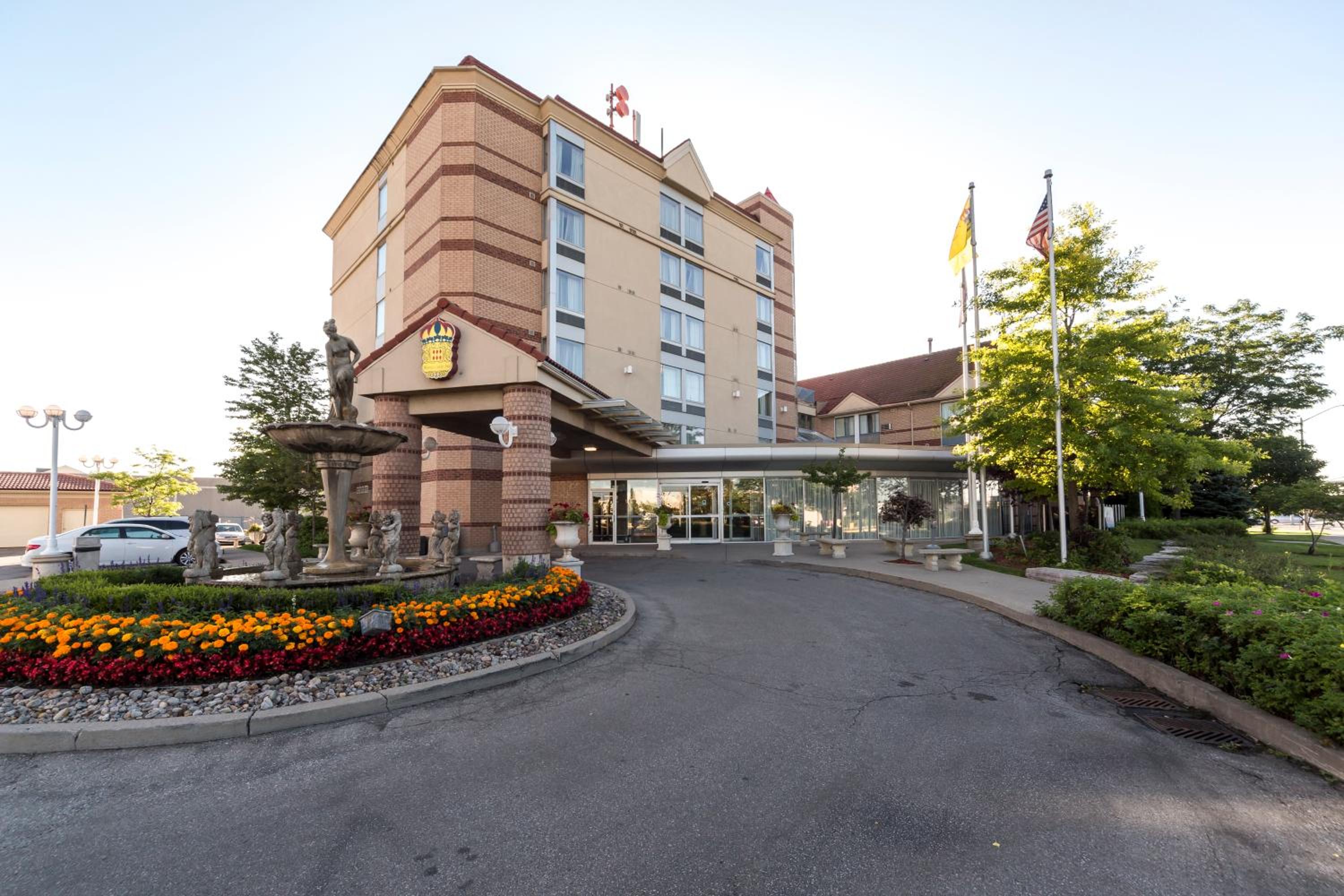 Hotel Monte Carlo Inn Airport Suites