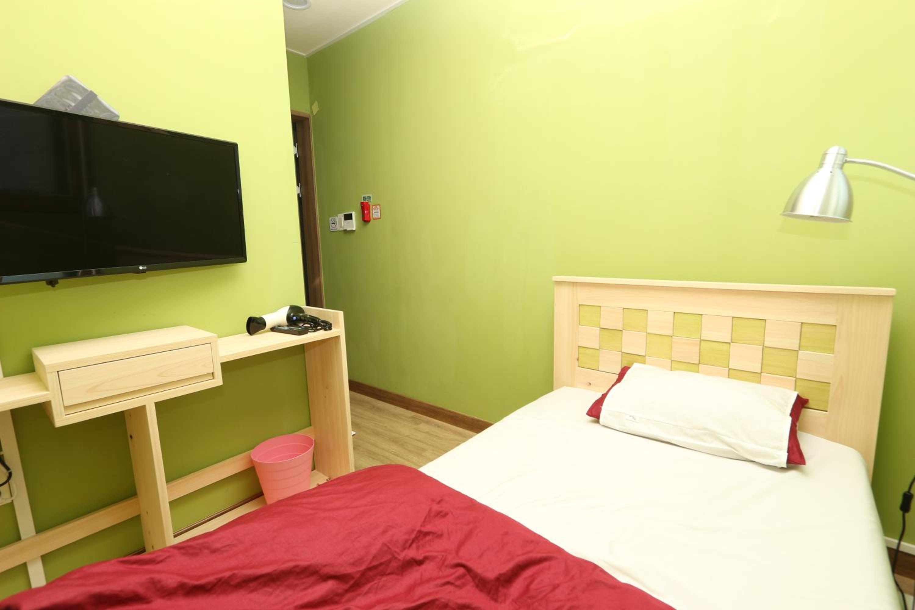 Midtown Hostel 235