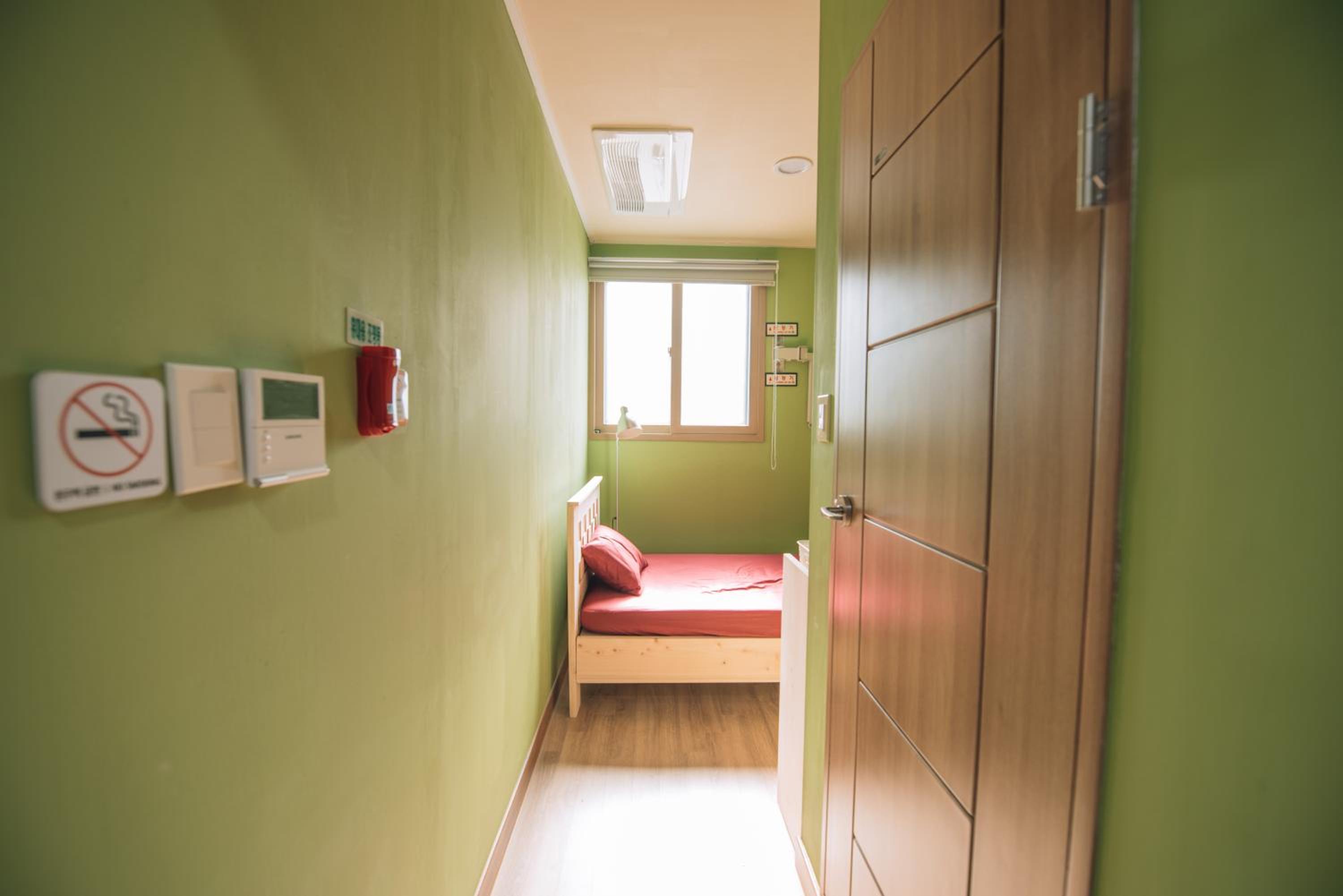 Midtown Hostel 233