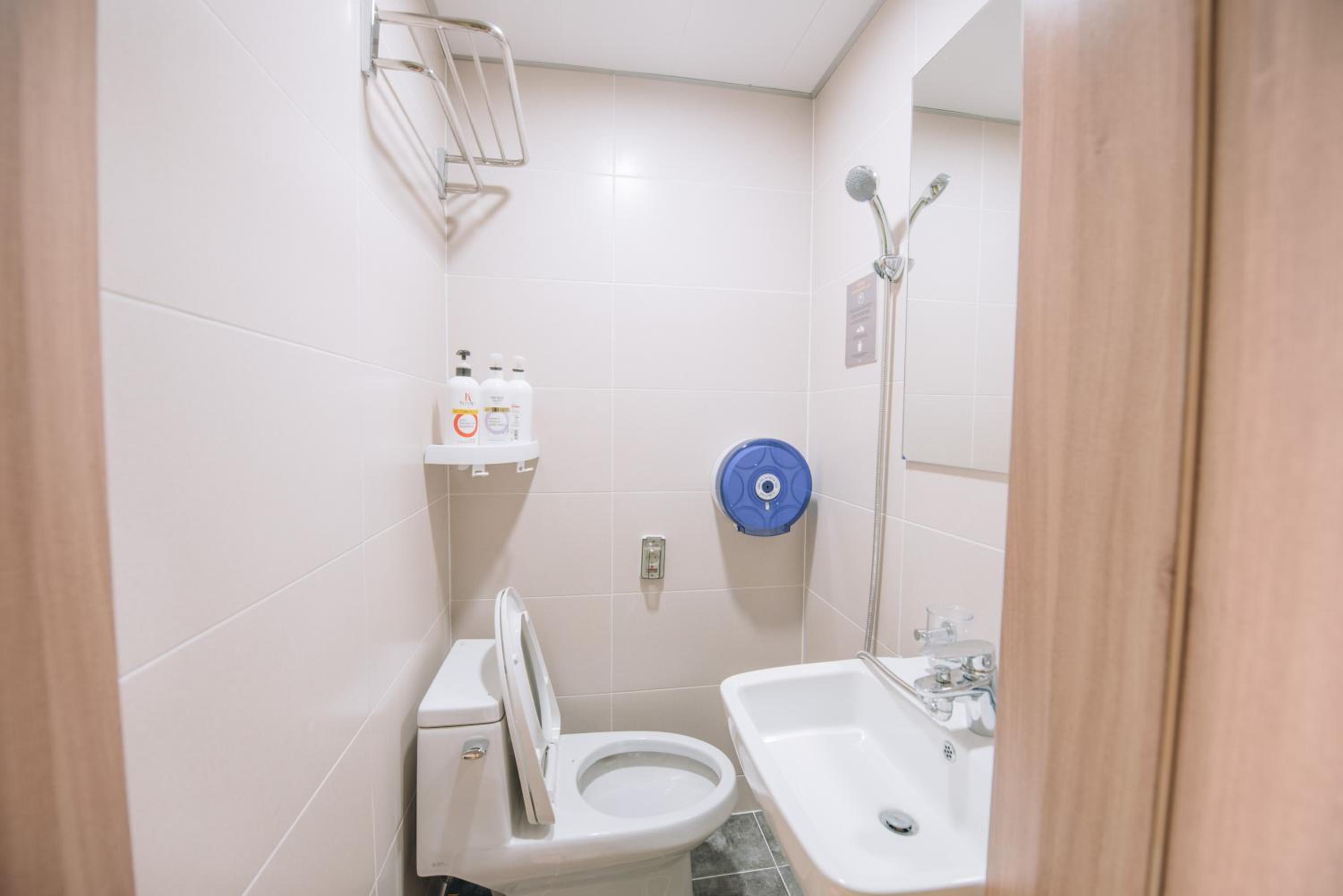 Midtown Hostel 230