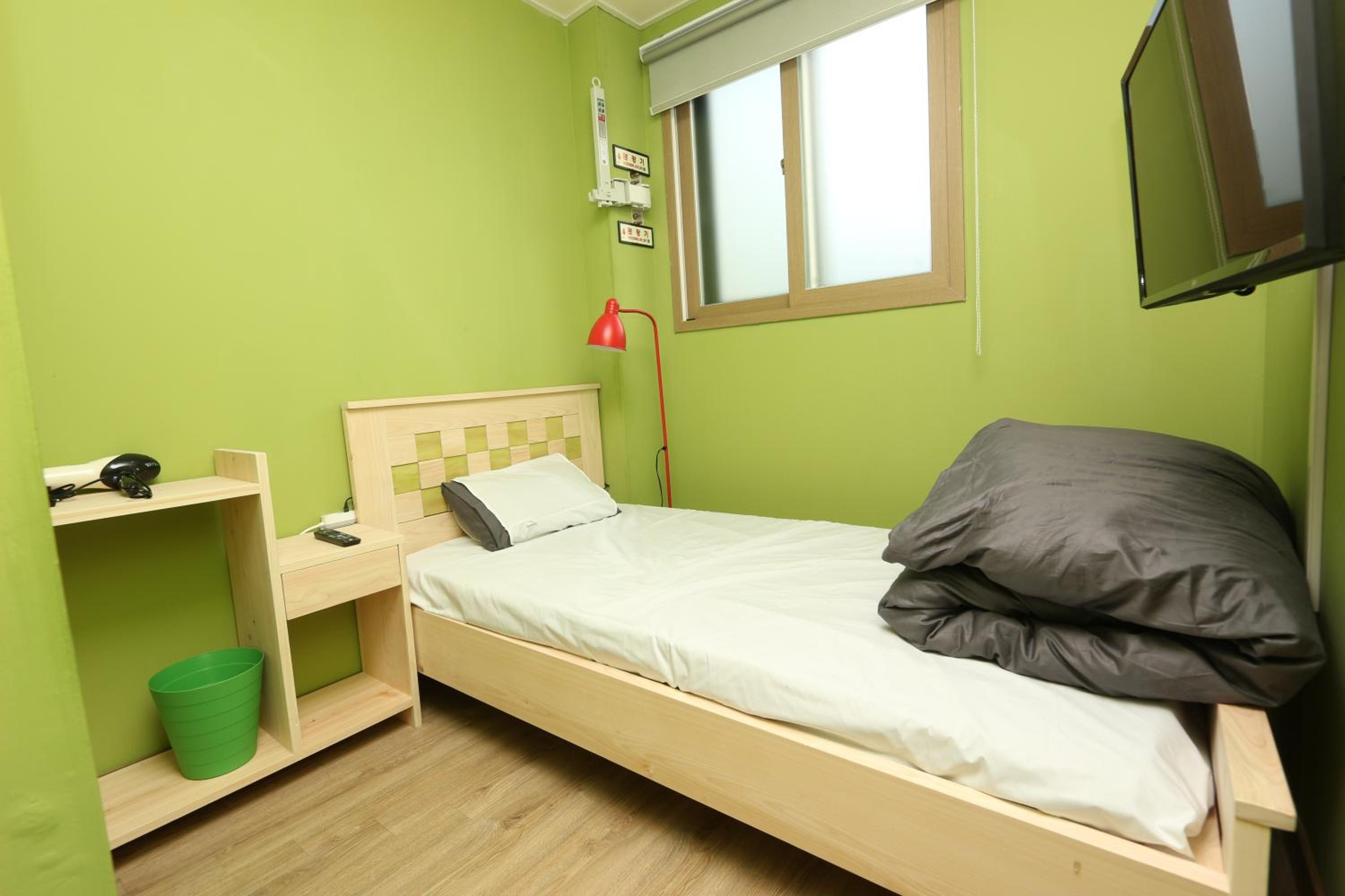 Midtown Hostel 228