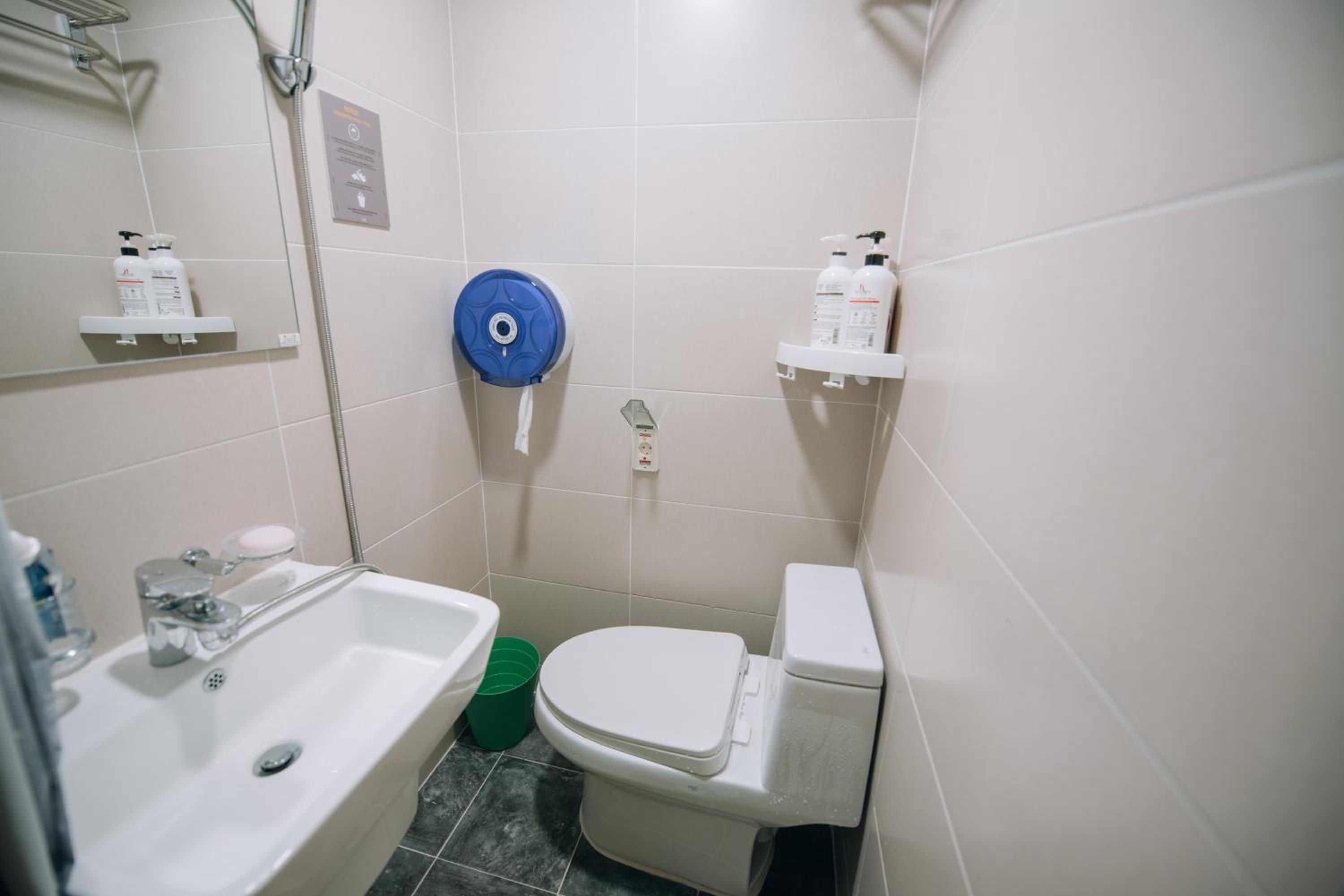 Midtown Hostel 87