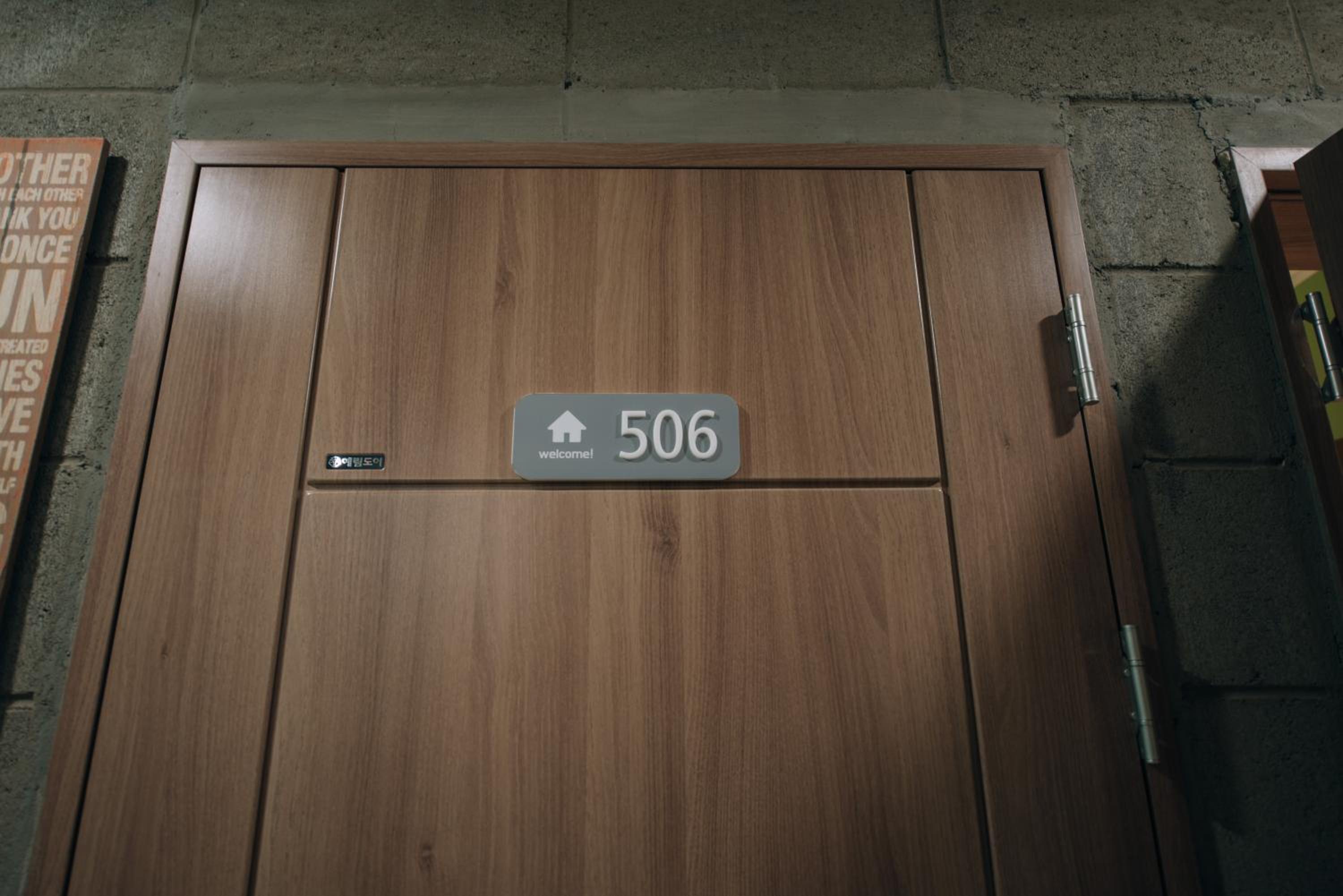 Midtown Hostel 225
