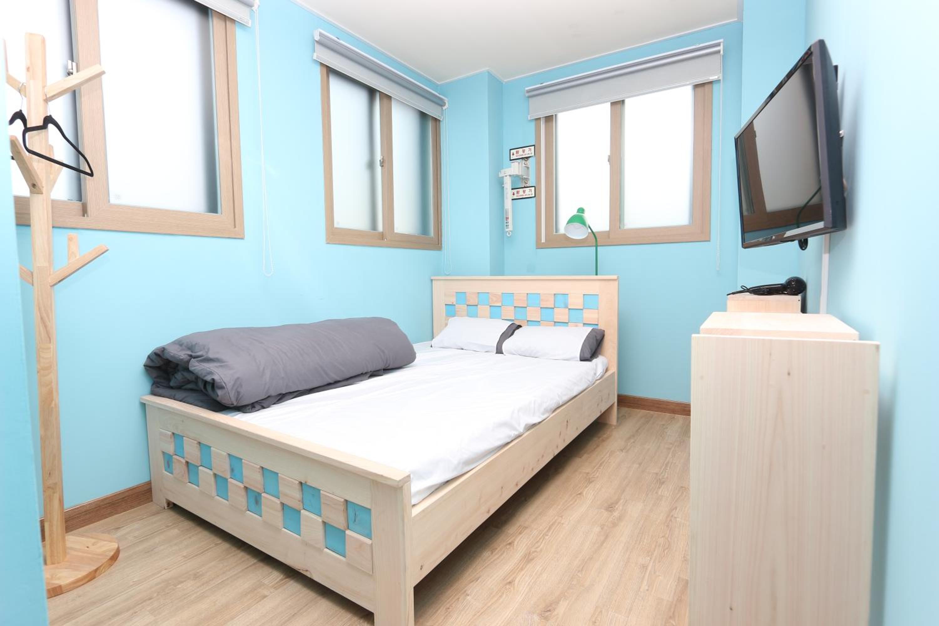 Midtown Hostel 163