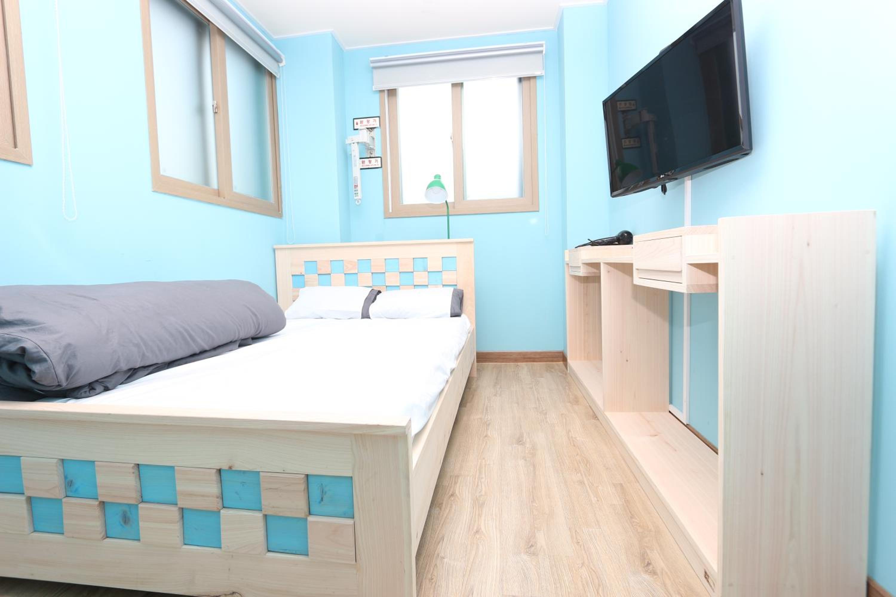 Midtown Hostel 86