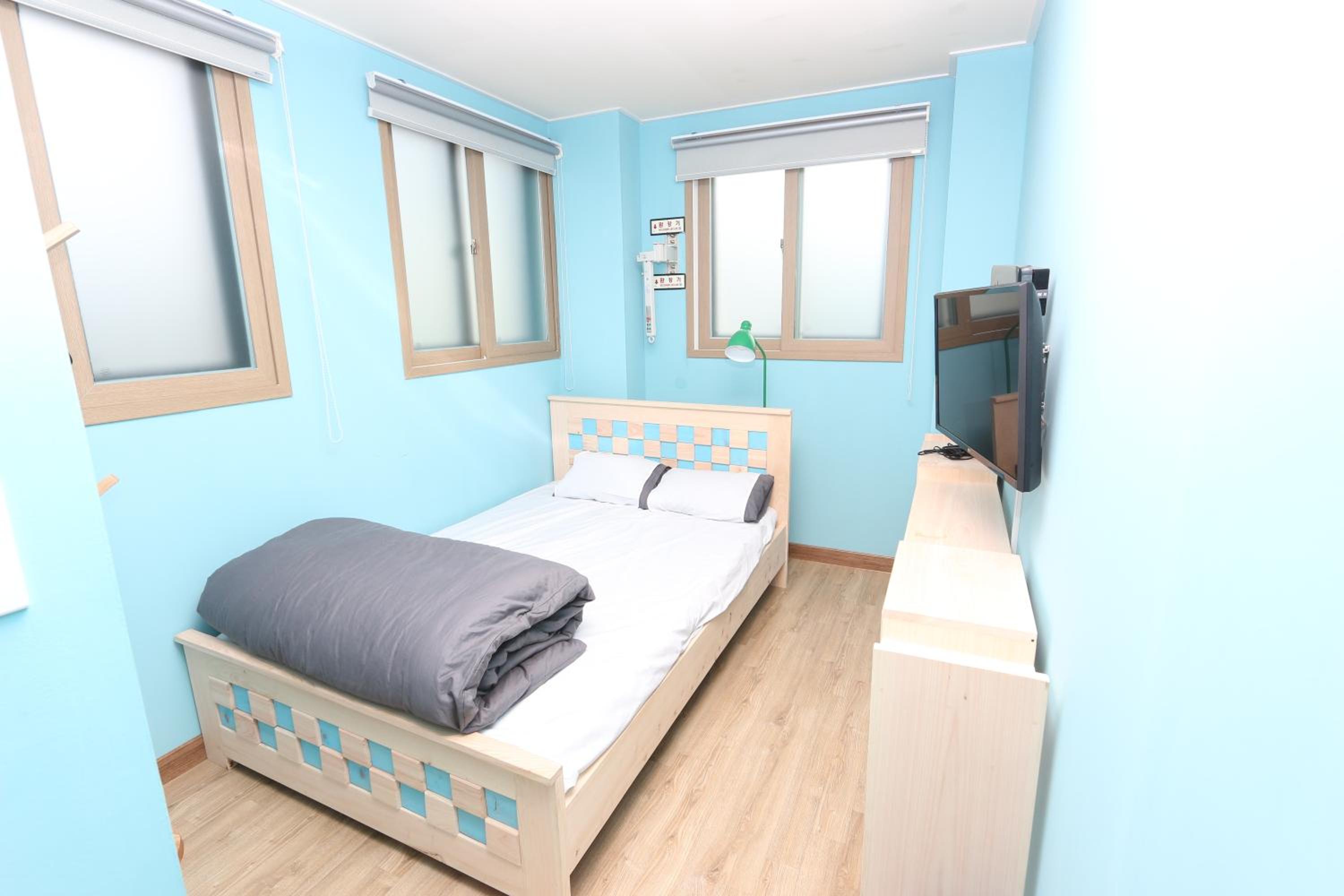 Midtown Hostel 80