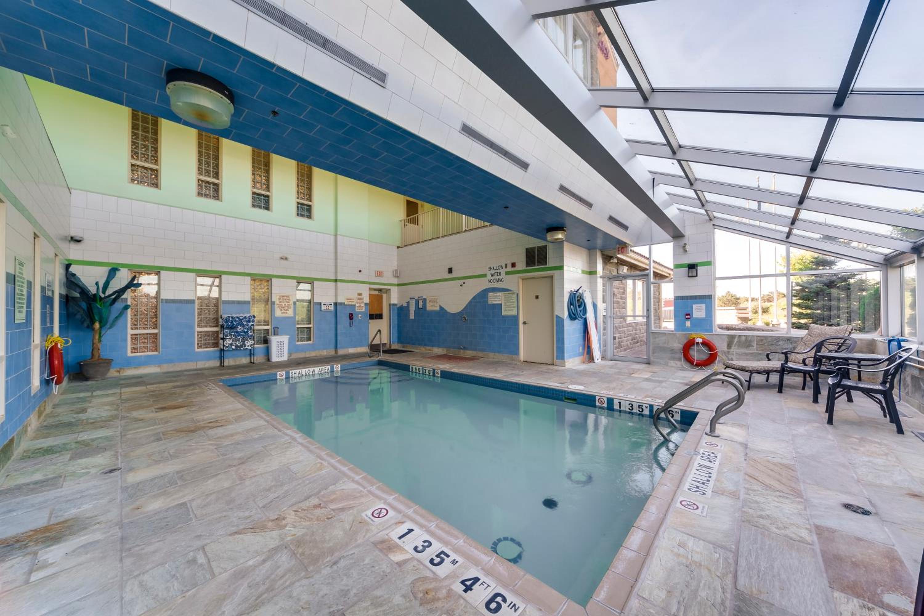 Barrie Vacations - Monte Carlo Inn Barrie - Newly Renovated - Property Image 54