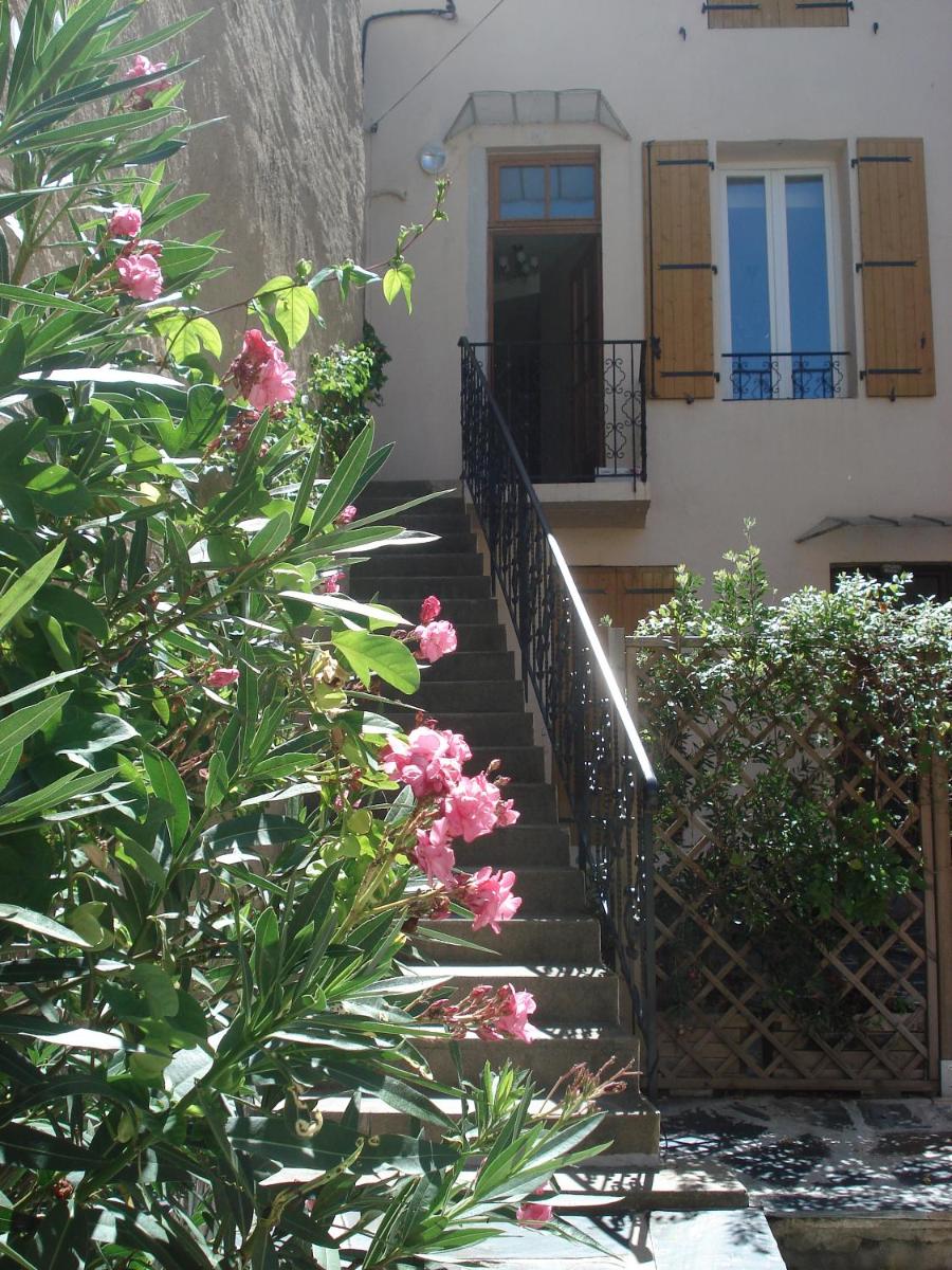 Hotel Comfortable Gite (3) in attractive Languedoc village - Image 1