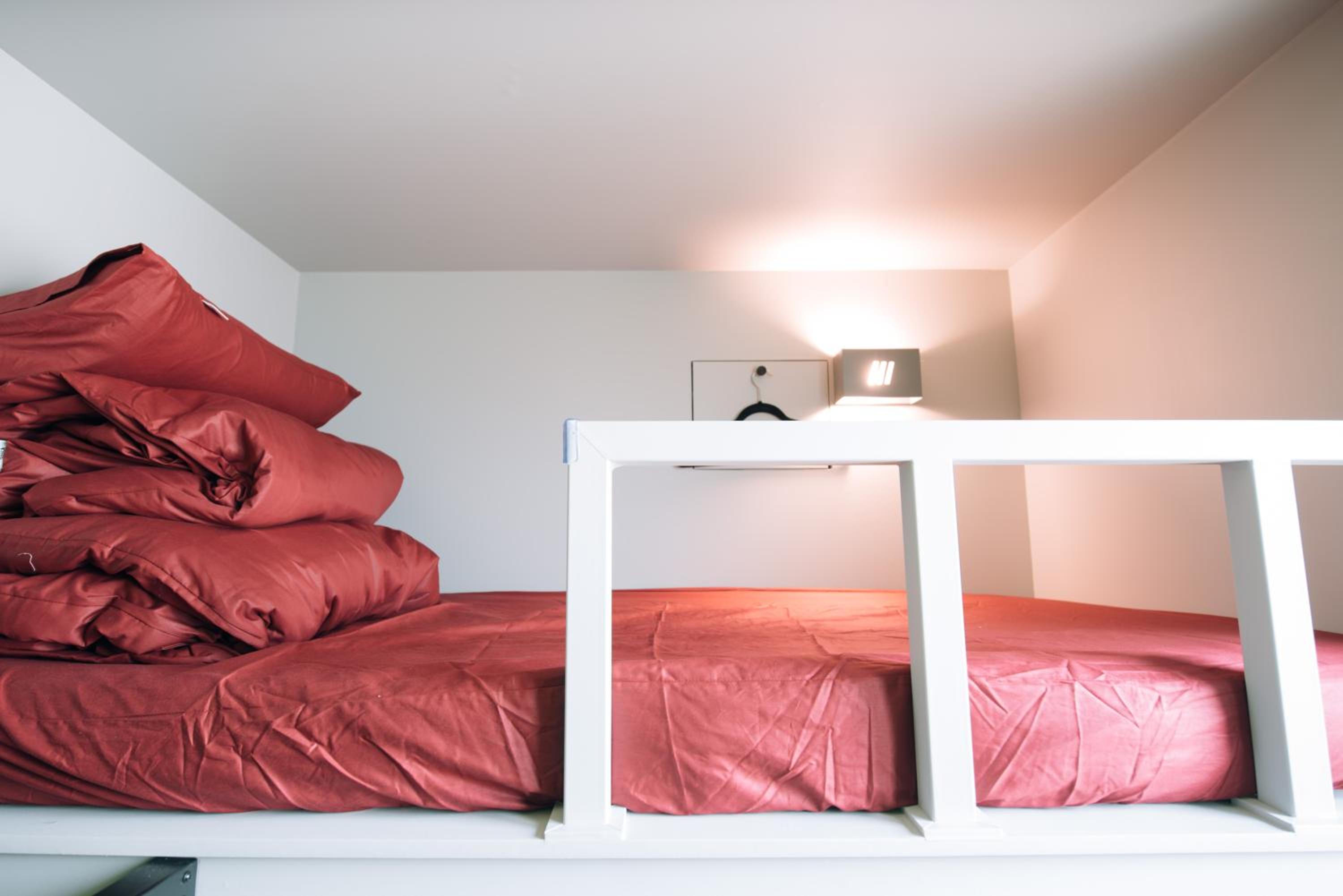 Midtown Hostel 72