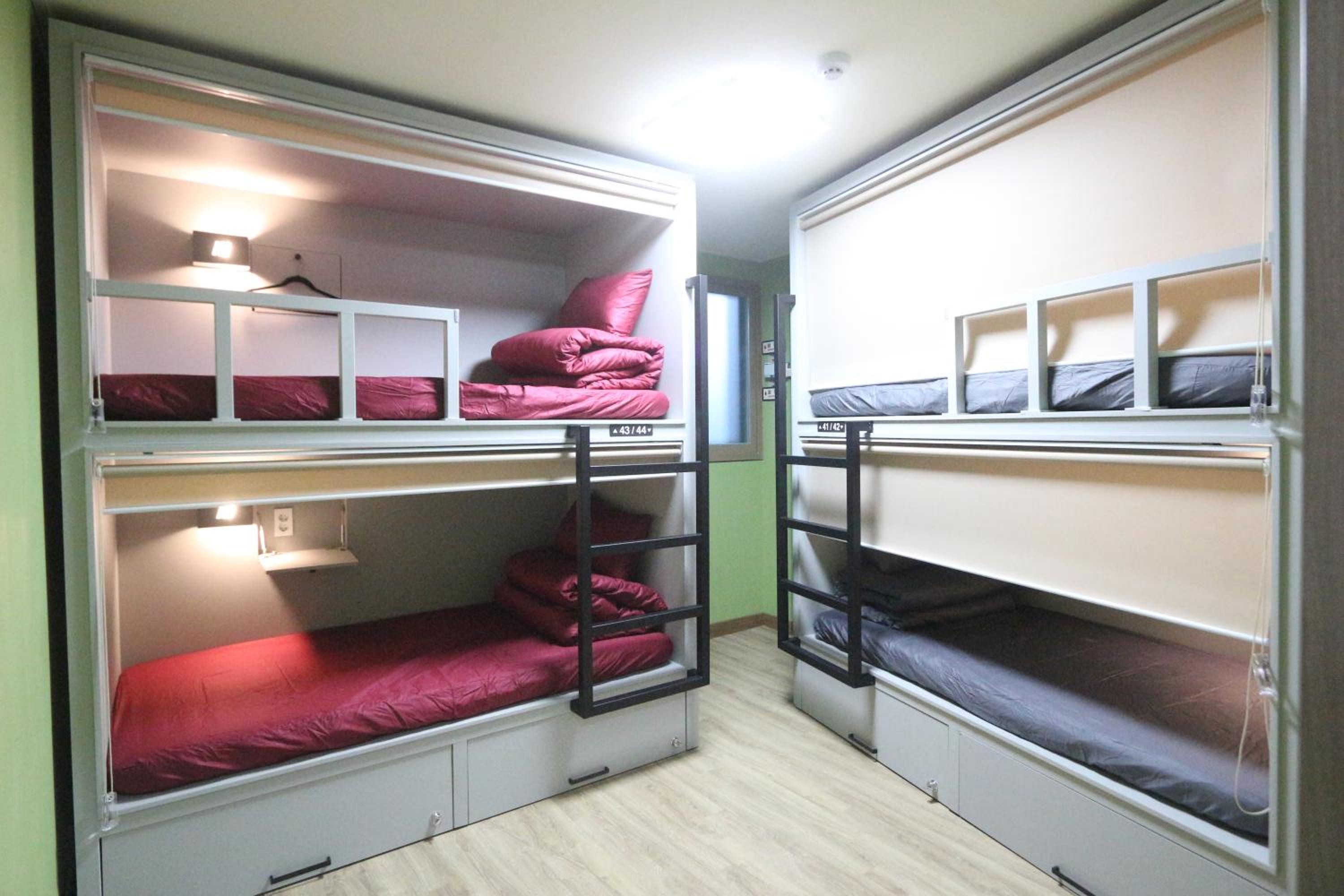 Midtown Hostel 222