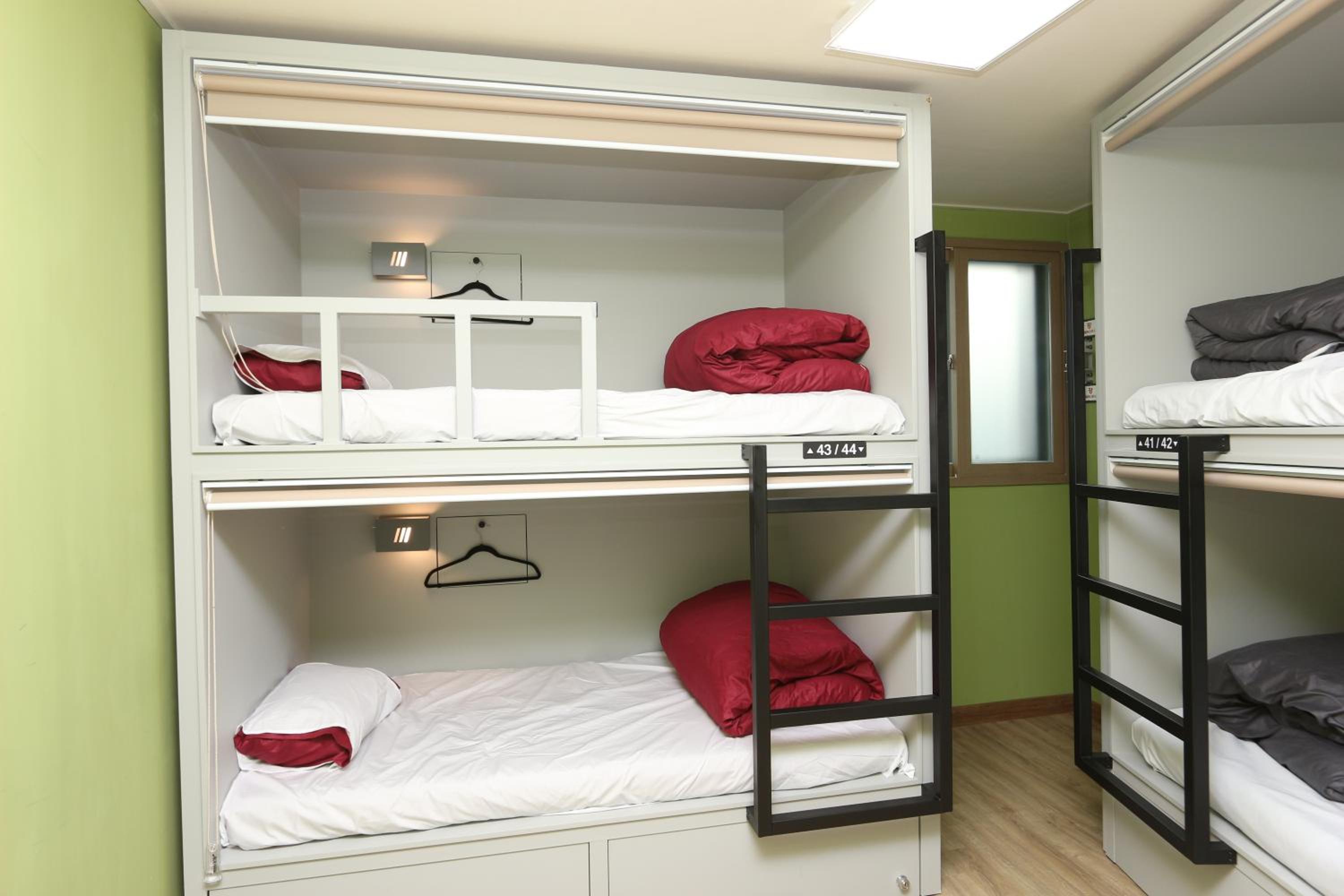 Midtown Hostel 219
