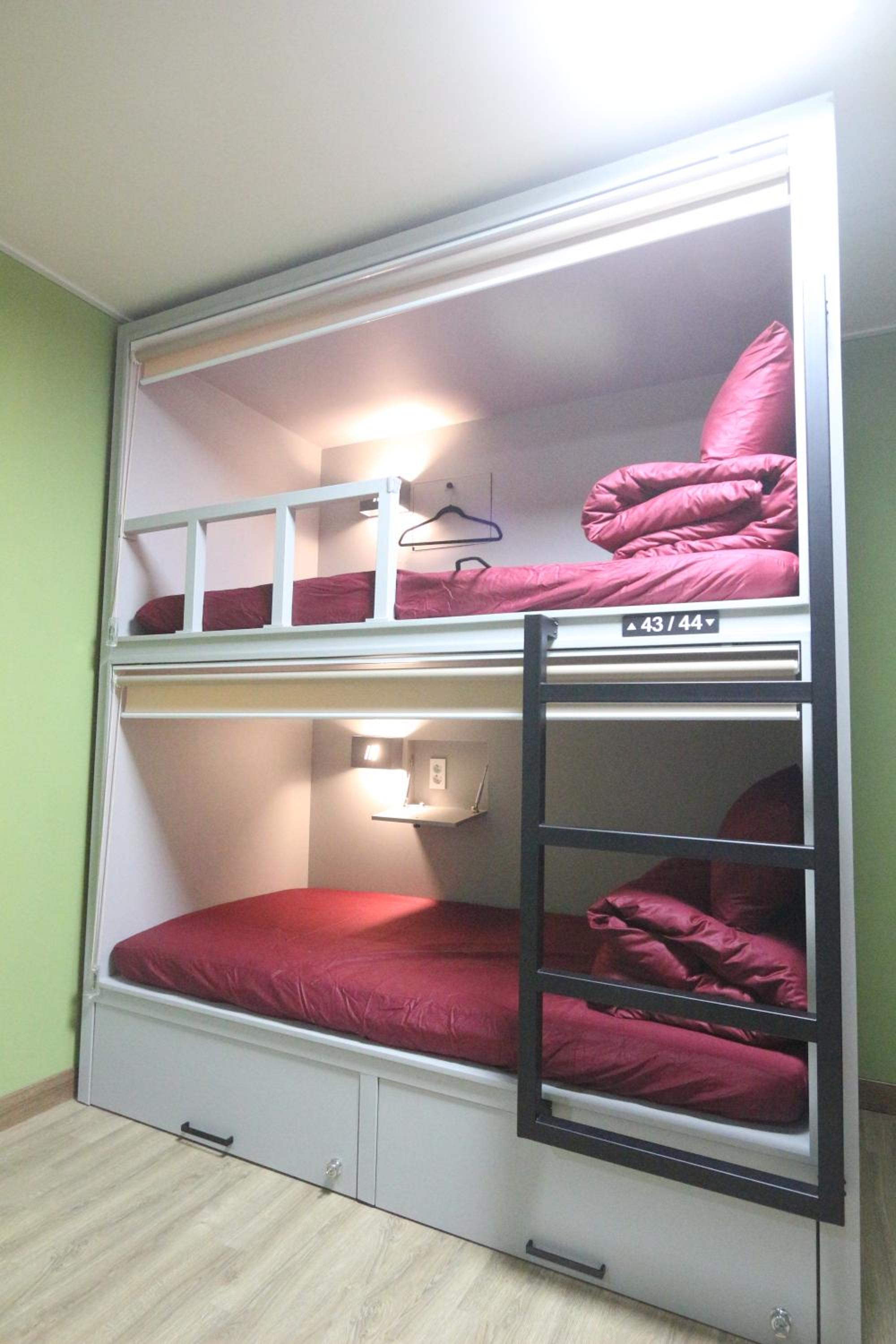 Midtown Hostel 221