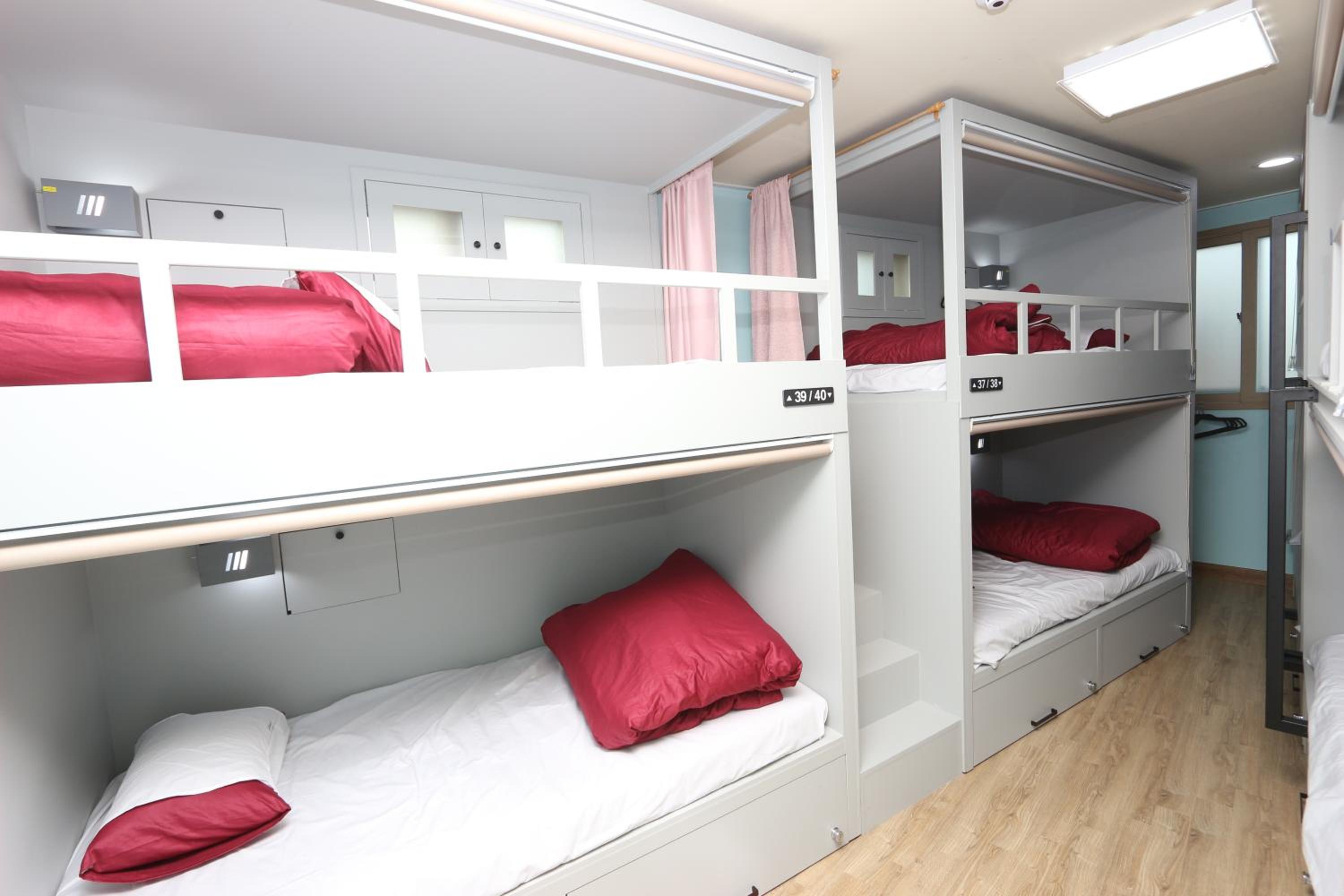 Midtown Hostel 204