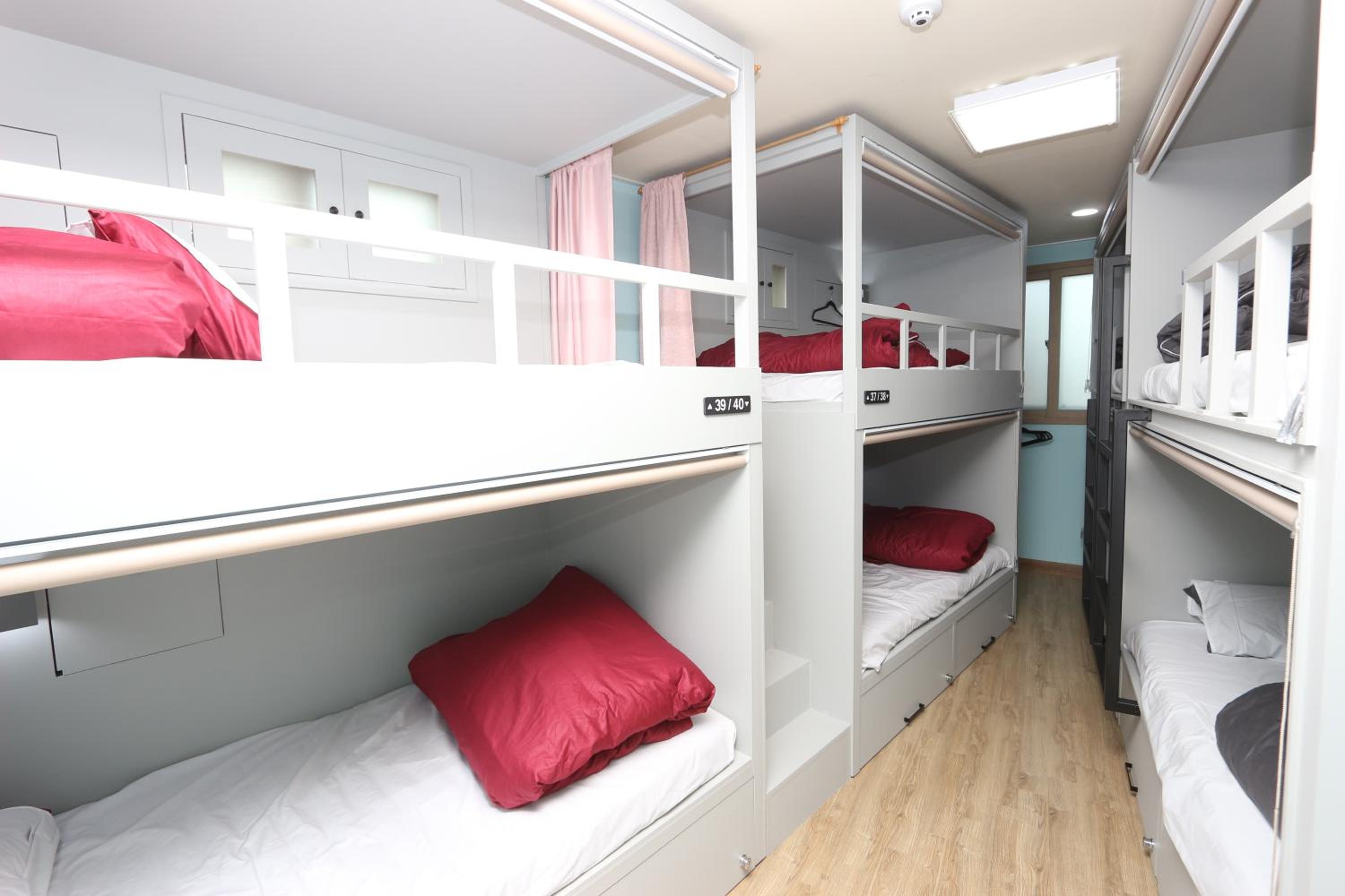 Midtown Hostel 206